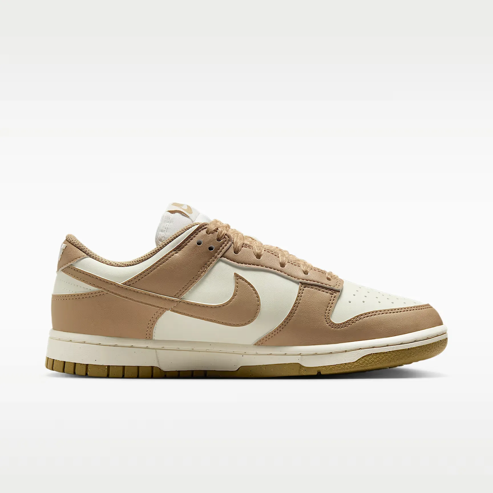 000000_Nike-Dunk-Low-WMNS_PARACHUTE-BEIGE_IB7311-101_img2