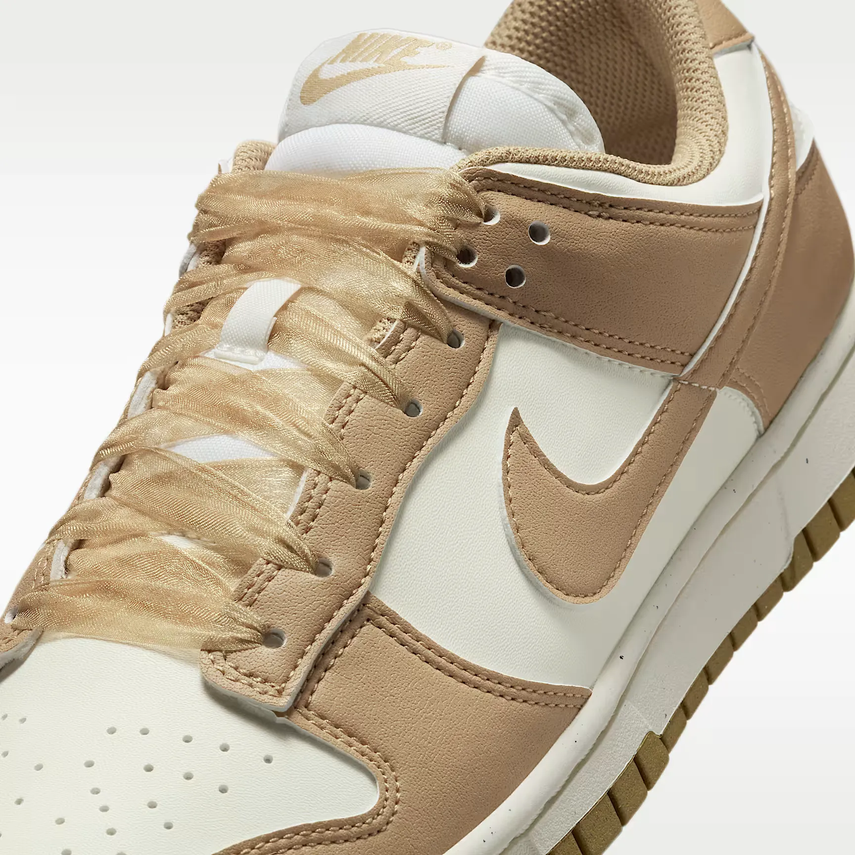 000000_Nike-Dunk-Low-WMNS_PARACHUTE-BEIGE_IB7311-101_img6