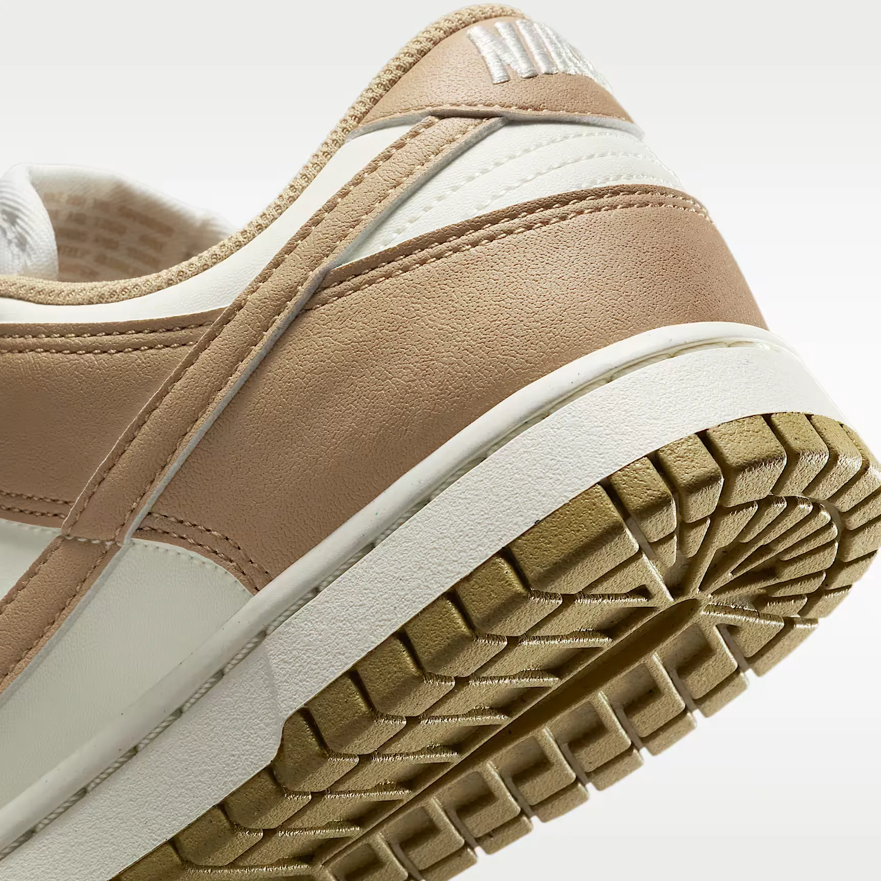 000000_Nike-Dunk-Low-WMNS_PARACHUTE-BEIGE_IB7311-101_img7