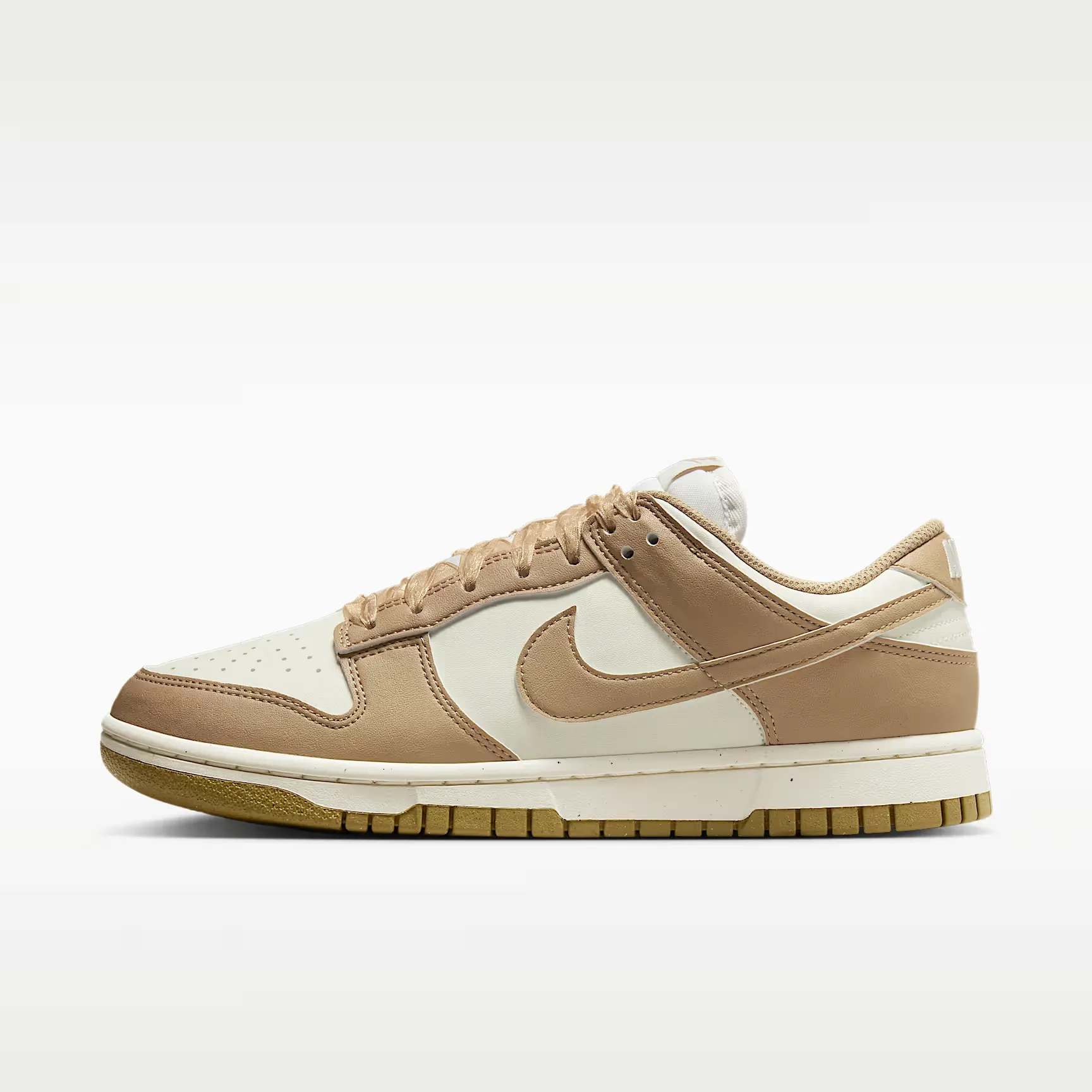 000000_Nike-Dunk-Low-WMNS_PARACHUTE-BEIGE_IB7311-101_img0