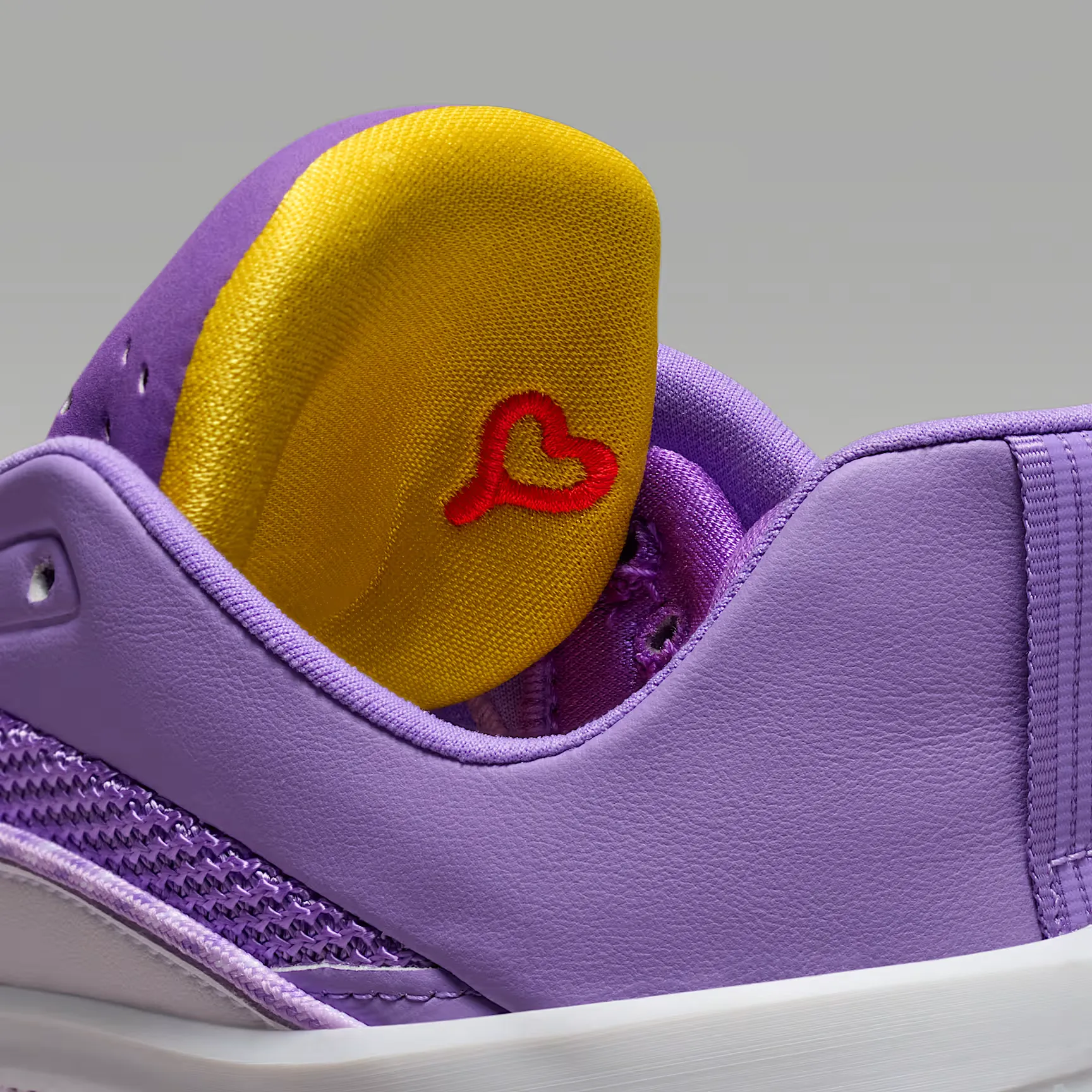 000000_Jordan-Luka-5_LAKERS_HV8082-101_img8