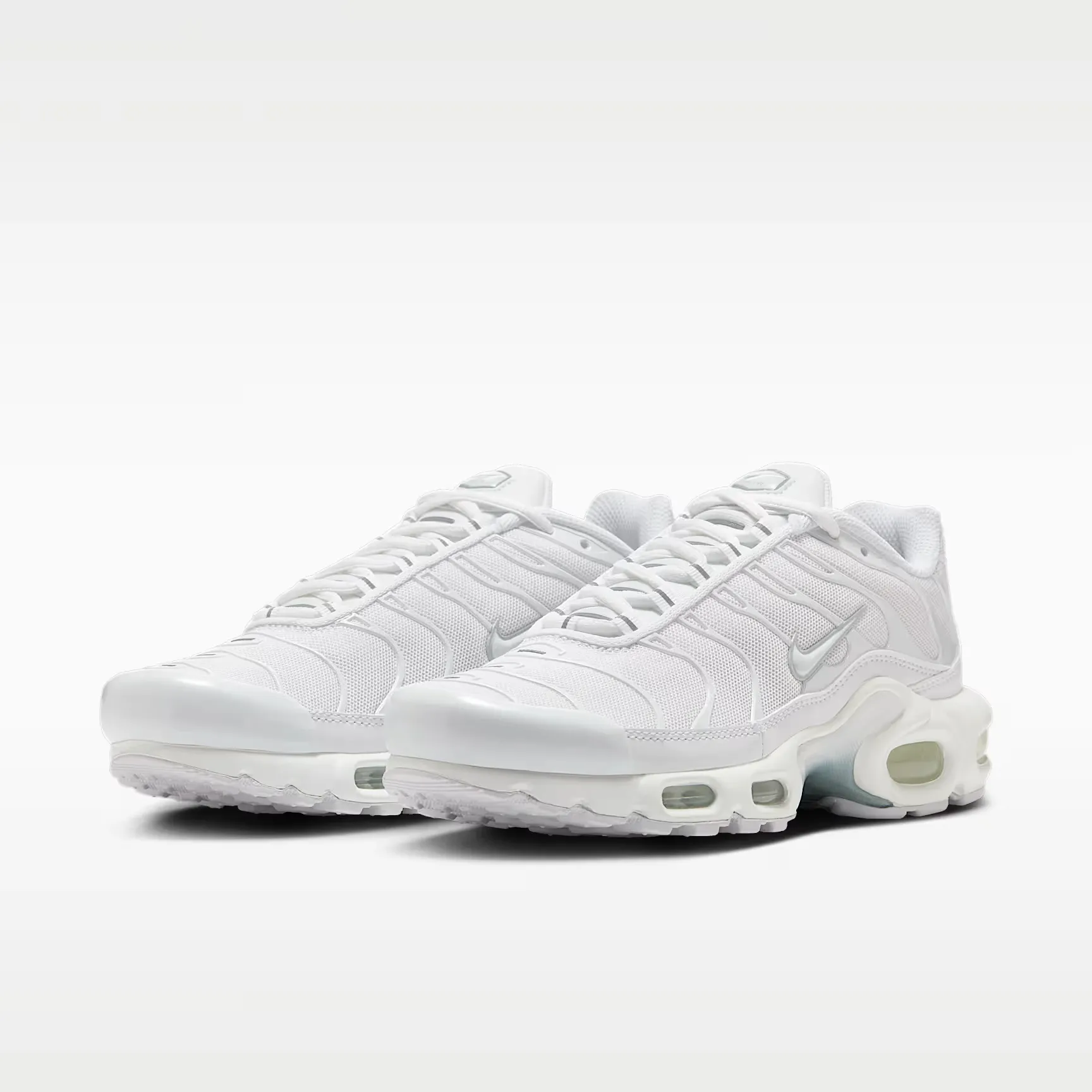 000000_Nike-Air-Max-Plus-WMNS_TRIPLE-WHITE_DM2362-100_img4