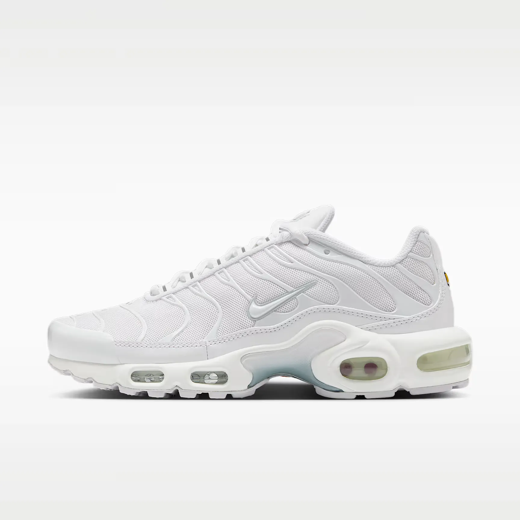 000000_Nike-Air-Max-Plus-WMNS_TRIPLE-WHITE_DM2362-100_img0