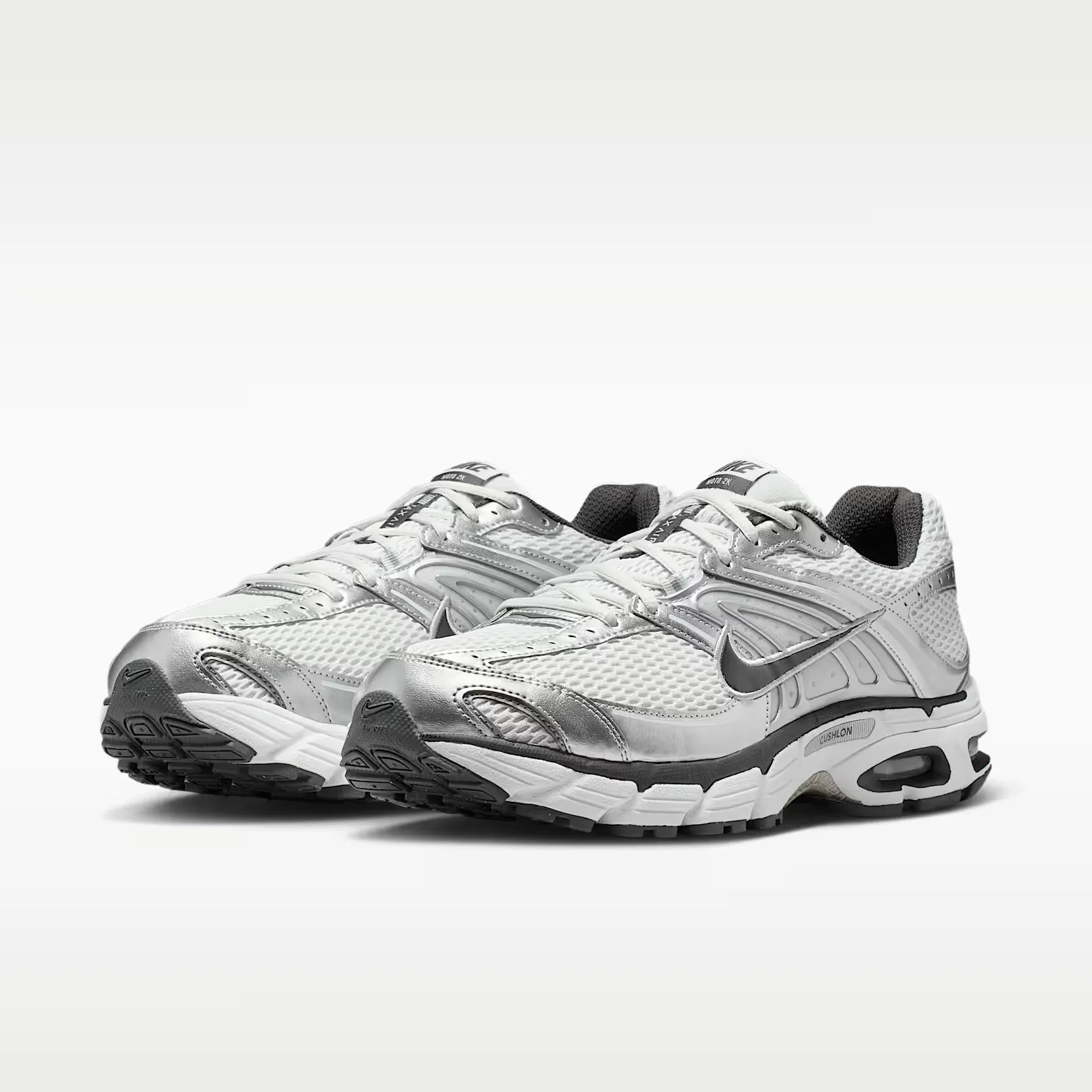 000000_Nike-Air-Max-Moto-2K_PHOTON-DUST-METALLIC-SILVER_IQ7592-025_img4