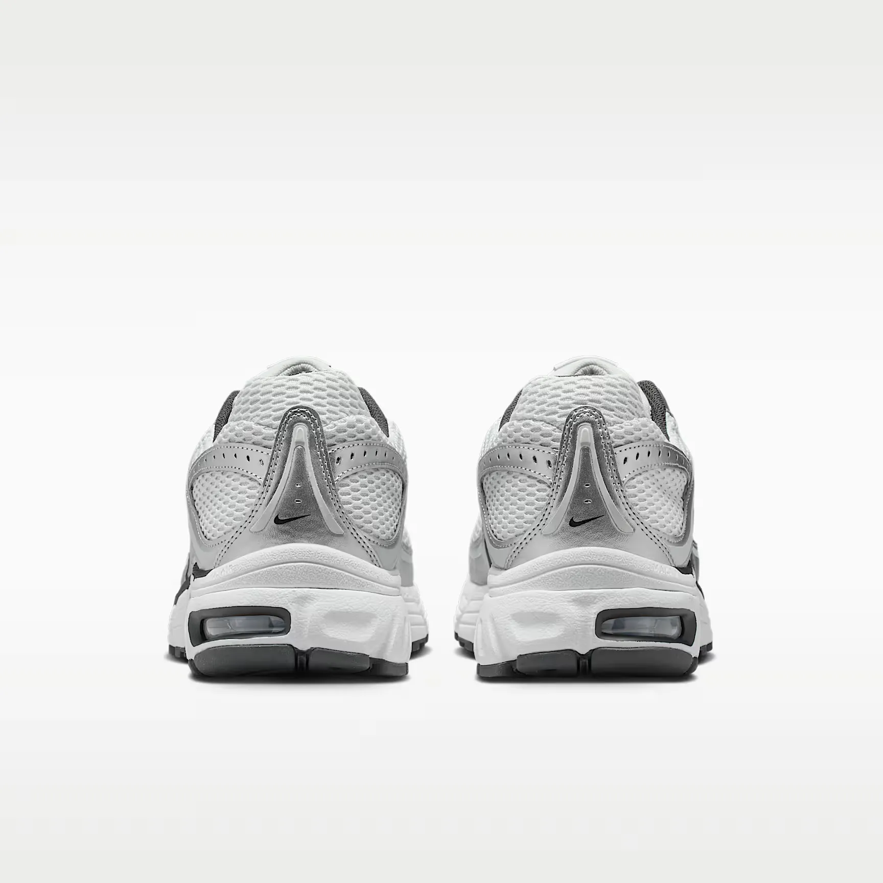 000000_Nike-Air-Max-Moto-2K_PHOTON-DUST-METALLIC-SILVER_IQ7592-025_img5