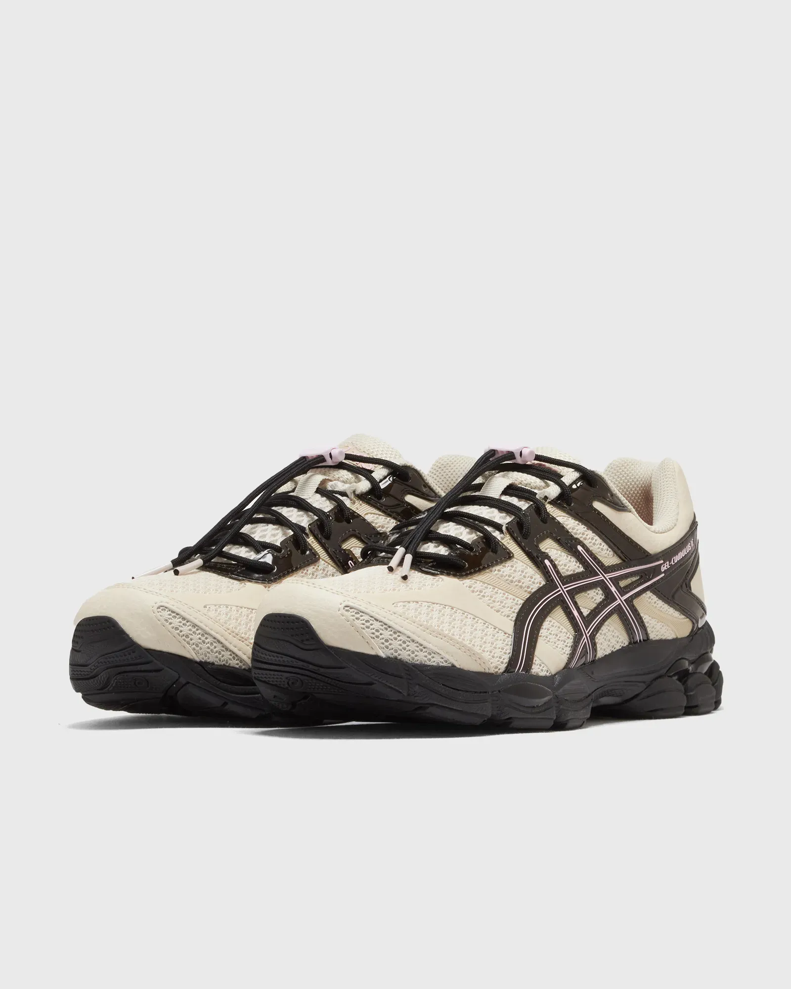 000000_ASICS-x-Finesse-GEL-CUMULUS-16_BLACK-BEIGE_1203B003-200_img1