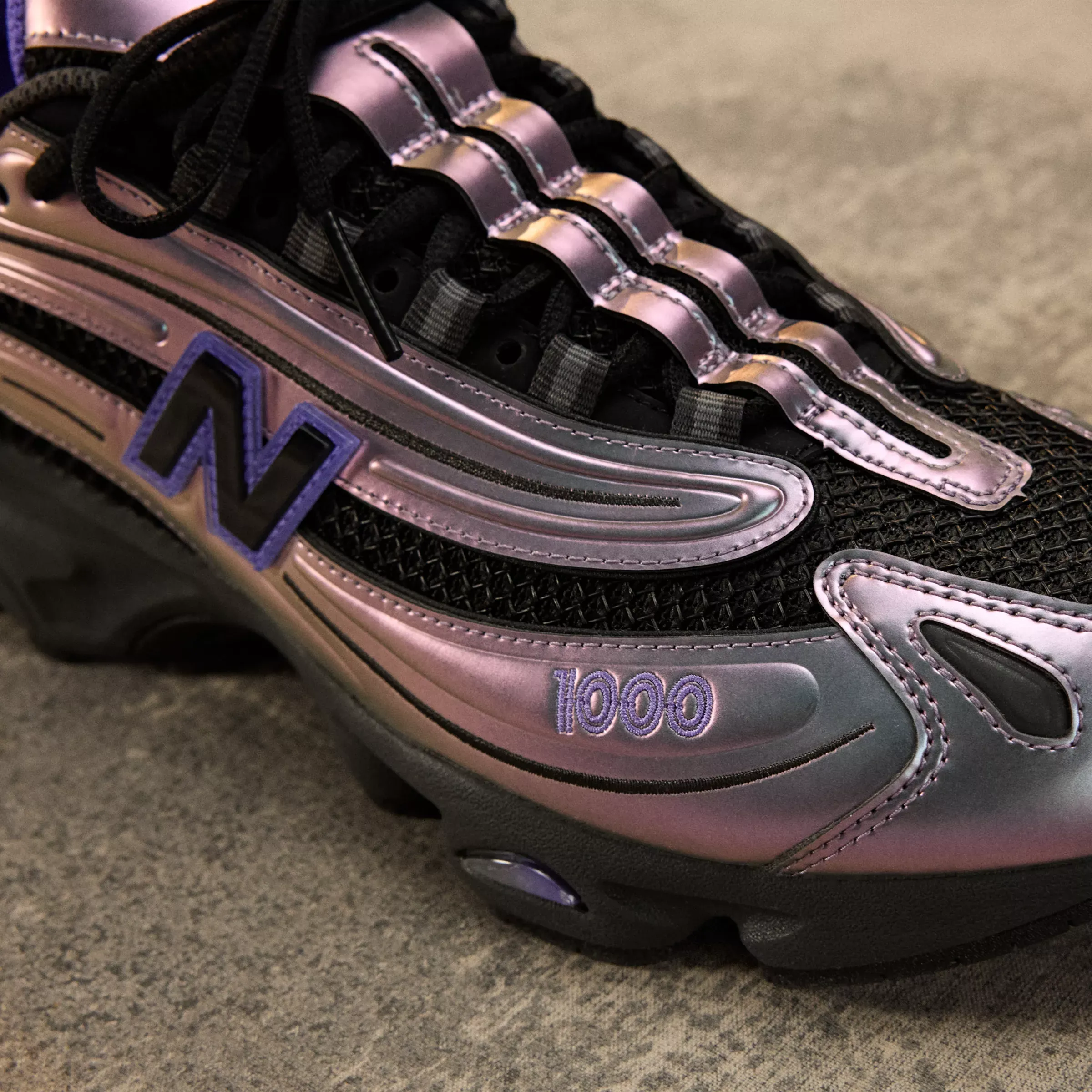 000000_New-Balance-1000_Faded-Black-Electric-Indigo_U10004WR_img7