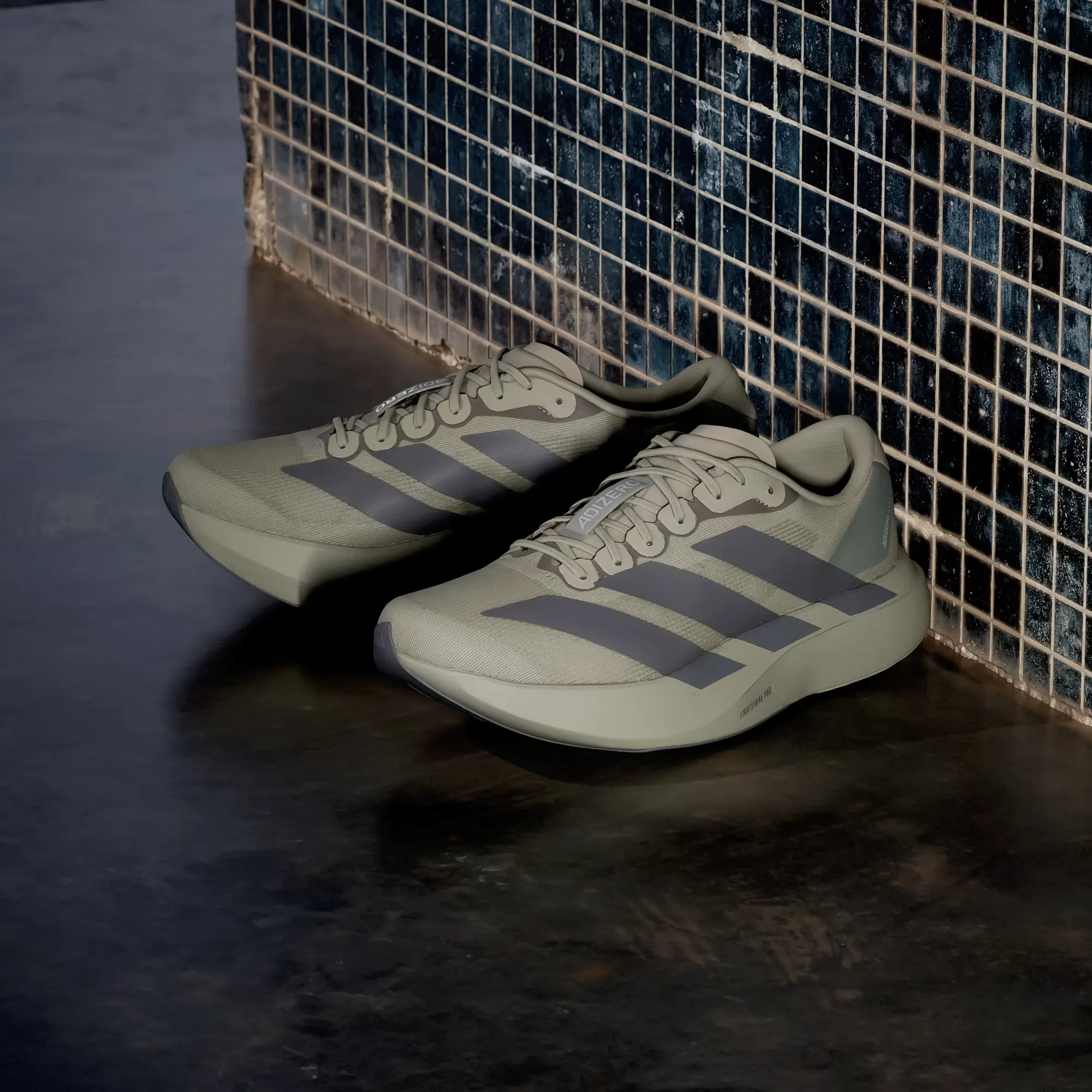 000000_adidas-Adizero-EVO-SL_SILVER-PEBBLE-CARBON-IRON-METALLIC_KI6919_img4