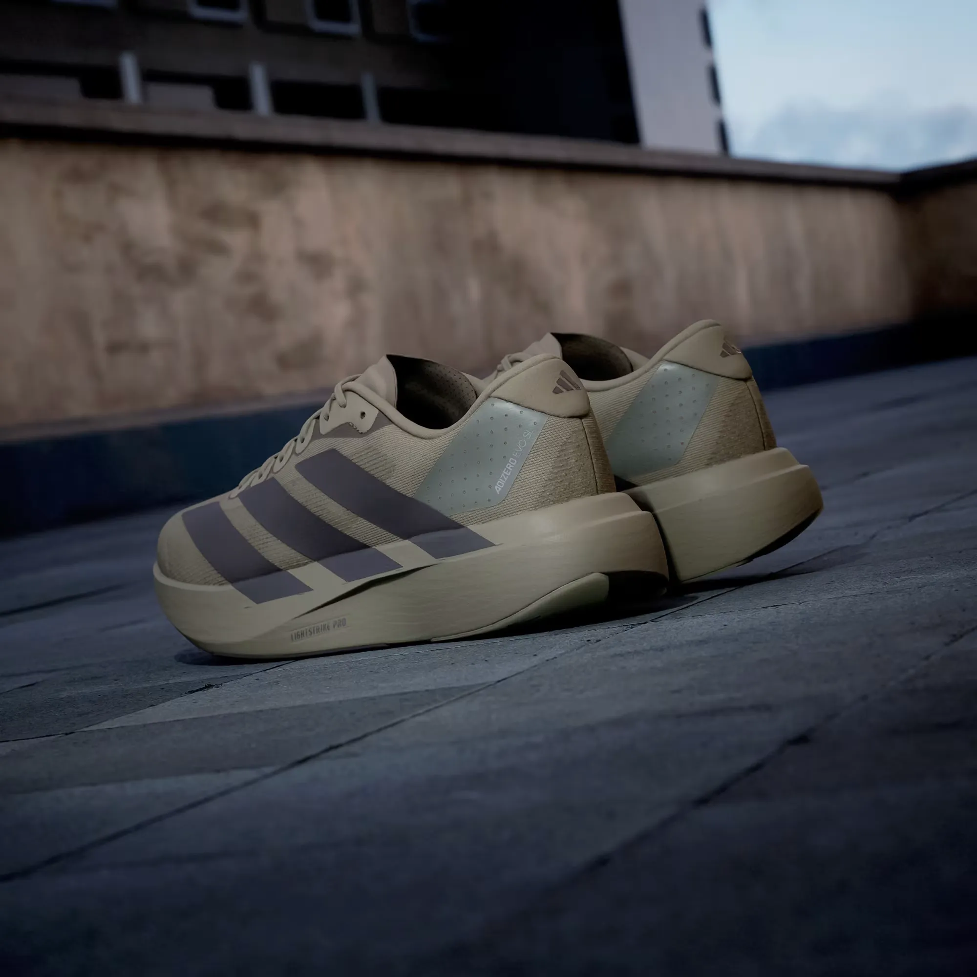 000000_adidas-Adizero-EVO-SL_SILVER-PEBBLE-CARBON-IRON-METALLIC_KI6919_img5