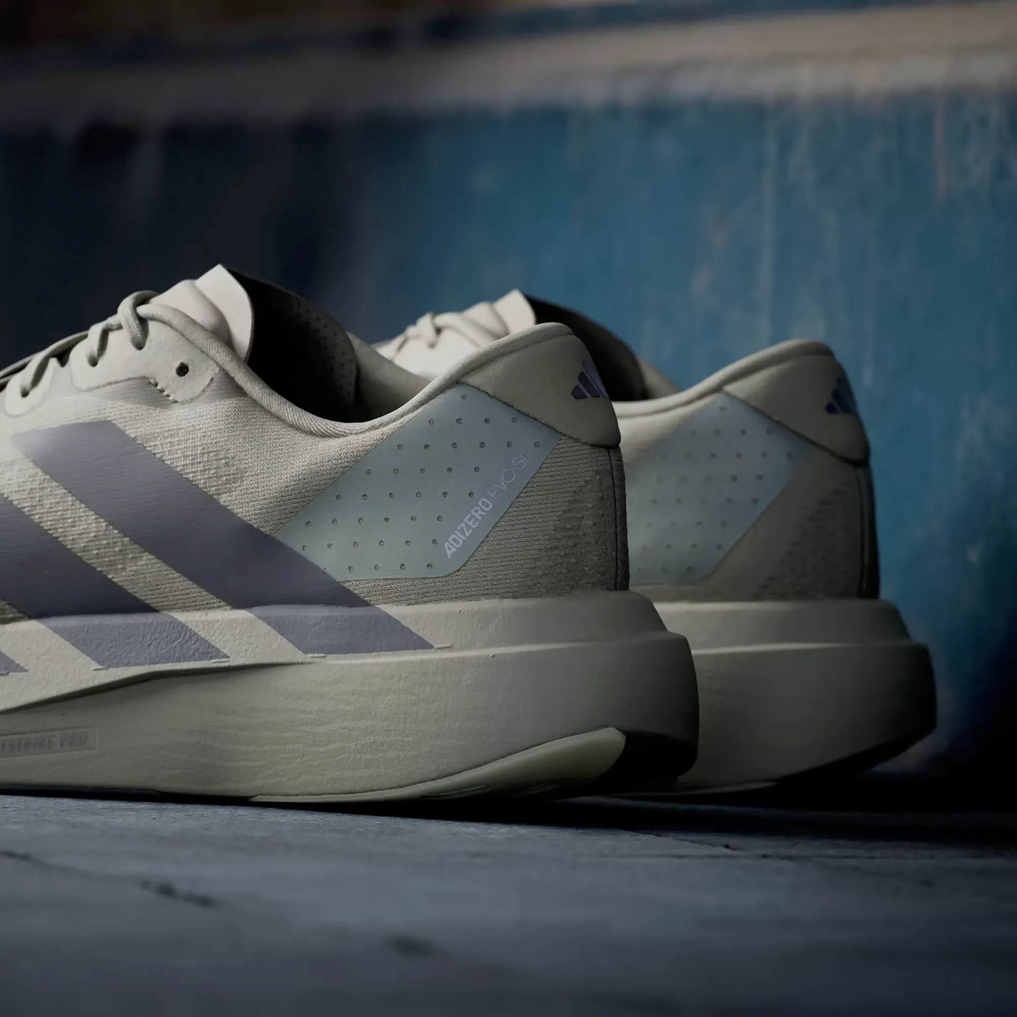 000000_adidas-Adizero-EVO-SL_SILVER-PEBBLE-CARBON-IRON-METALLIC_KI6919_img9