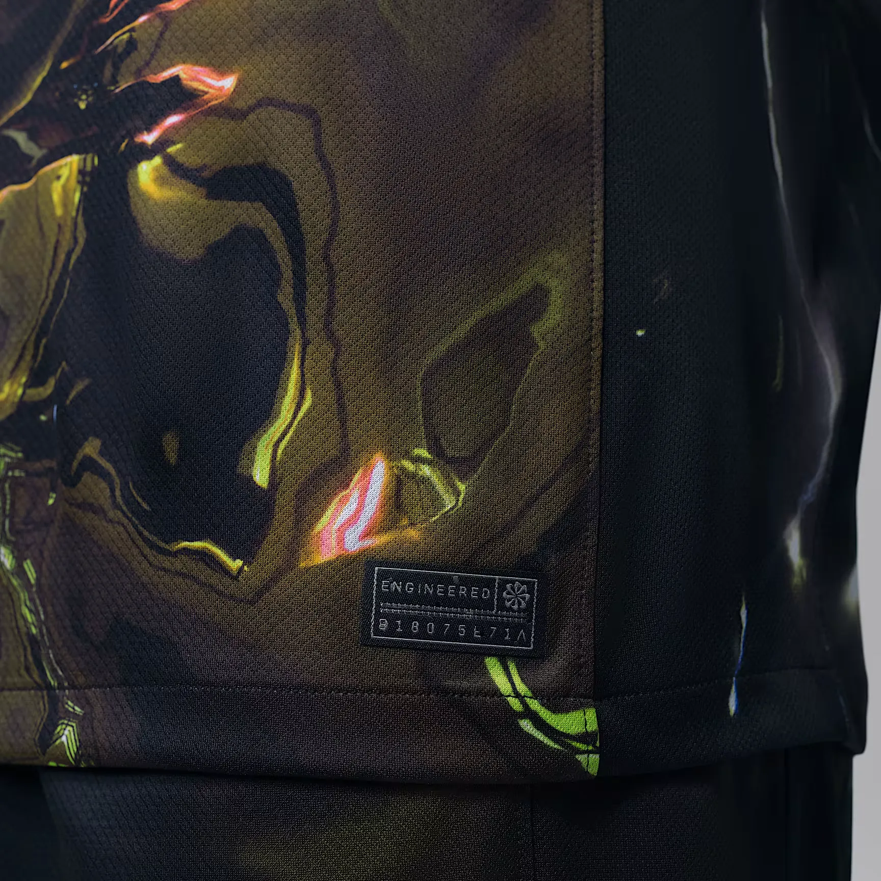 000000_PSG-x-Jordan-Stadium-Jersey-Shortsleeve_PSG-NIGHT-EDITION-2627_IB3143-011_img4