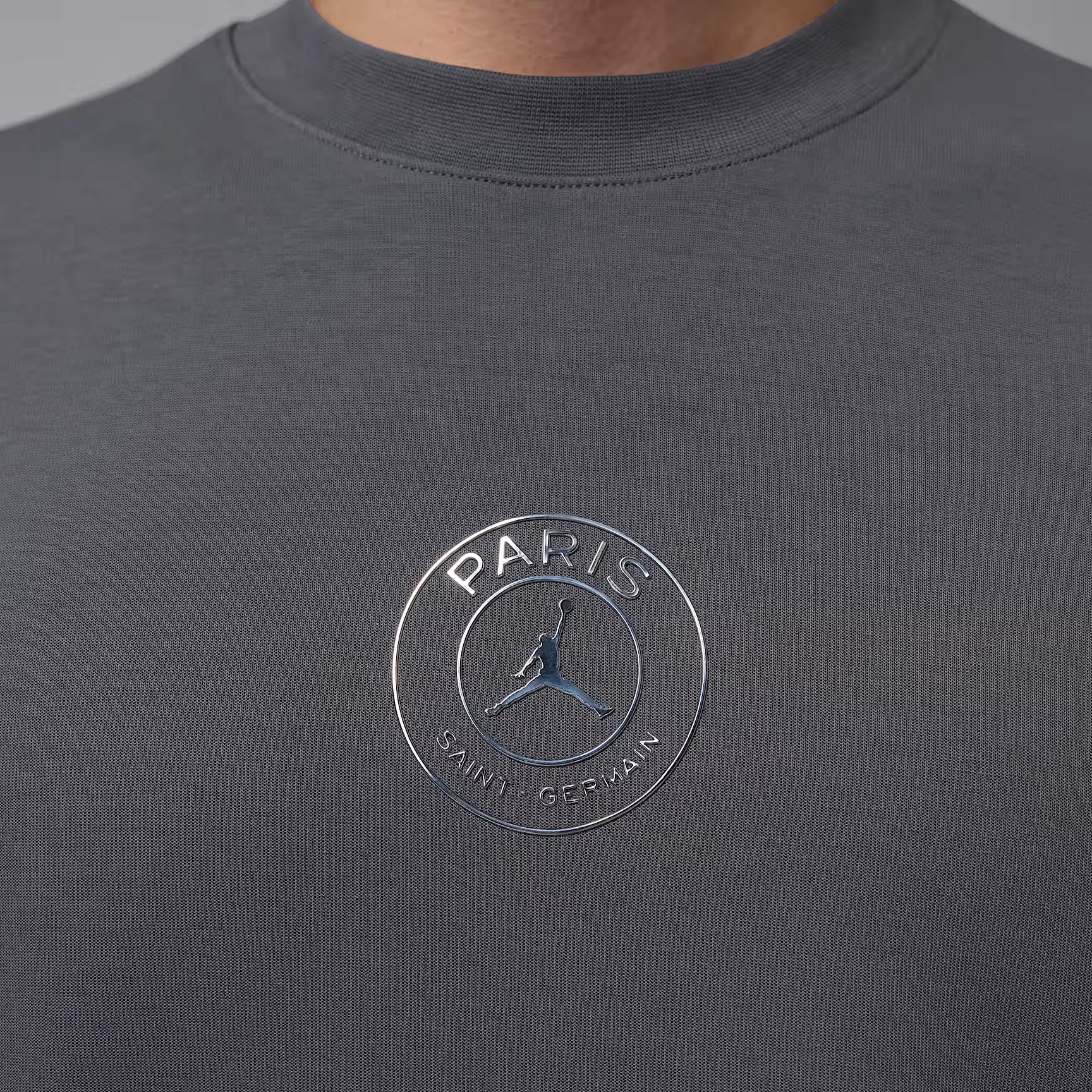 000000_PSG-x-Jordan-Hoop-Fleece-Crewneck-Sweatshirt_LIGHT-GRAPHITE_IF3801-014_img3