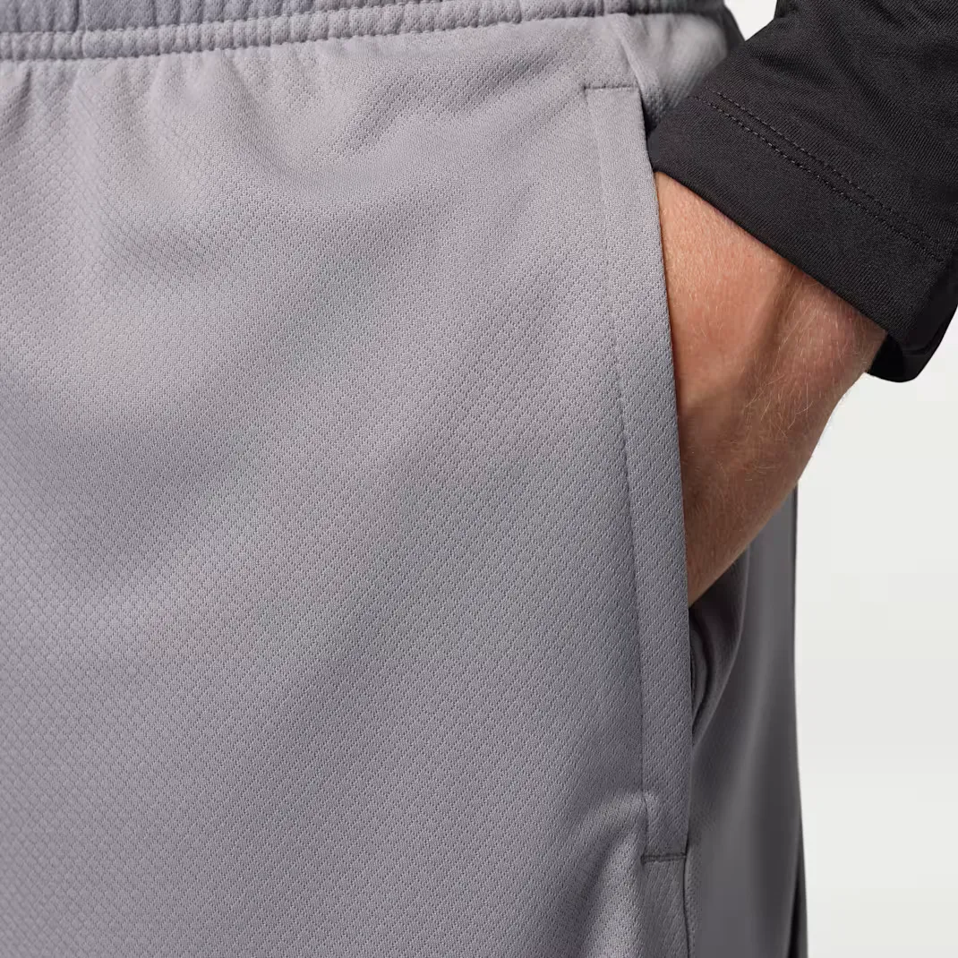 000000_Paris-Saint-Germain-Strike-Short-Night-Edition-2026_Atmosphere-Grey_IB3647-080_img4