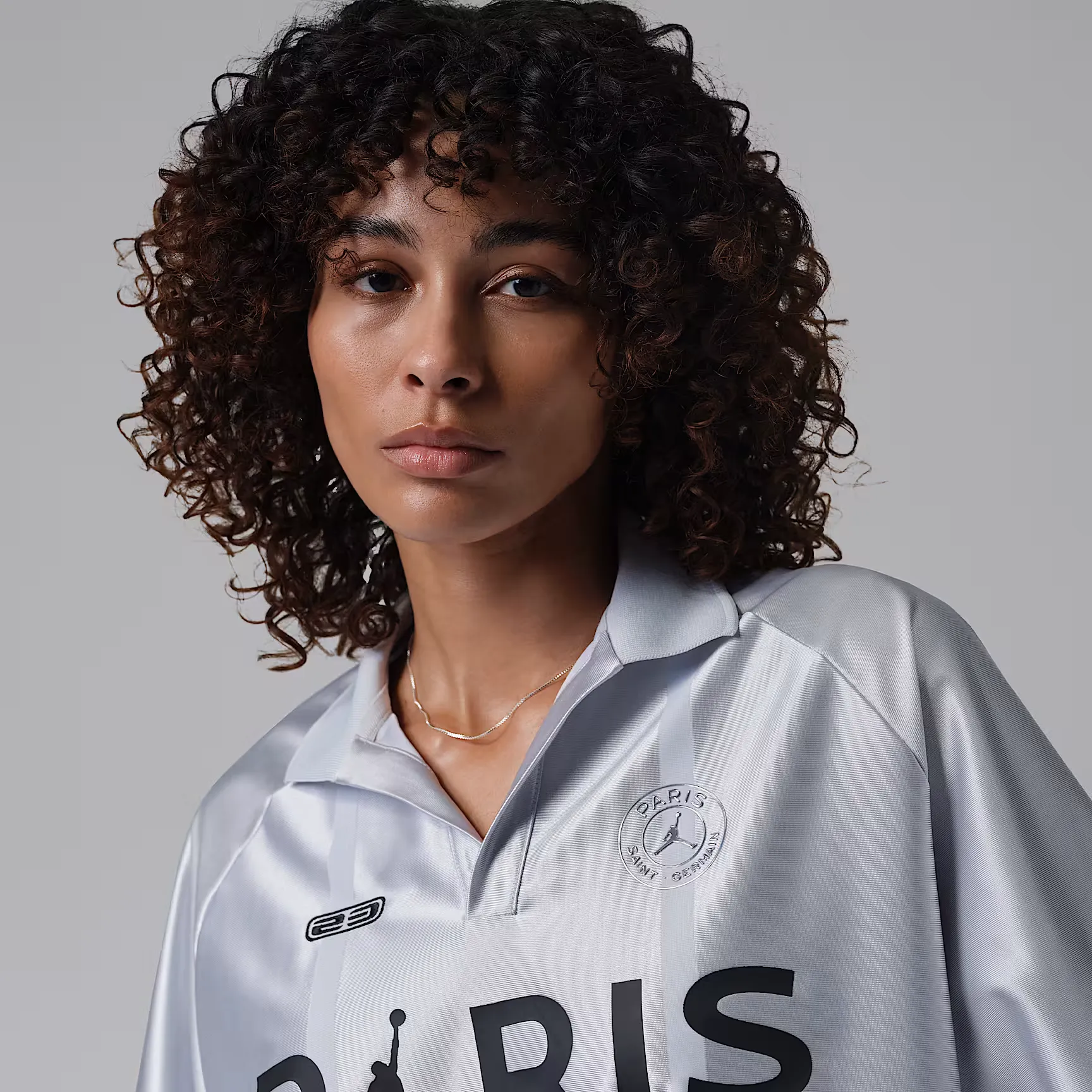 000000_Jordan-x-Paris-Saint-Germain-Maillot-WMNS_PURE-PLATINUM_IF3823-043_img2