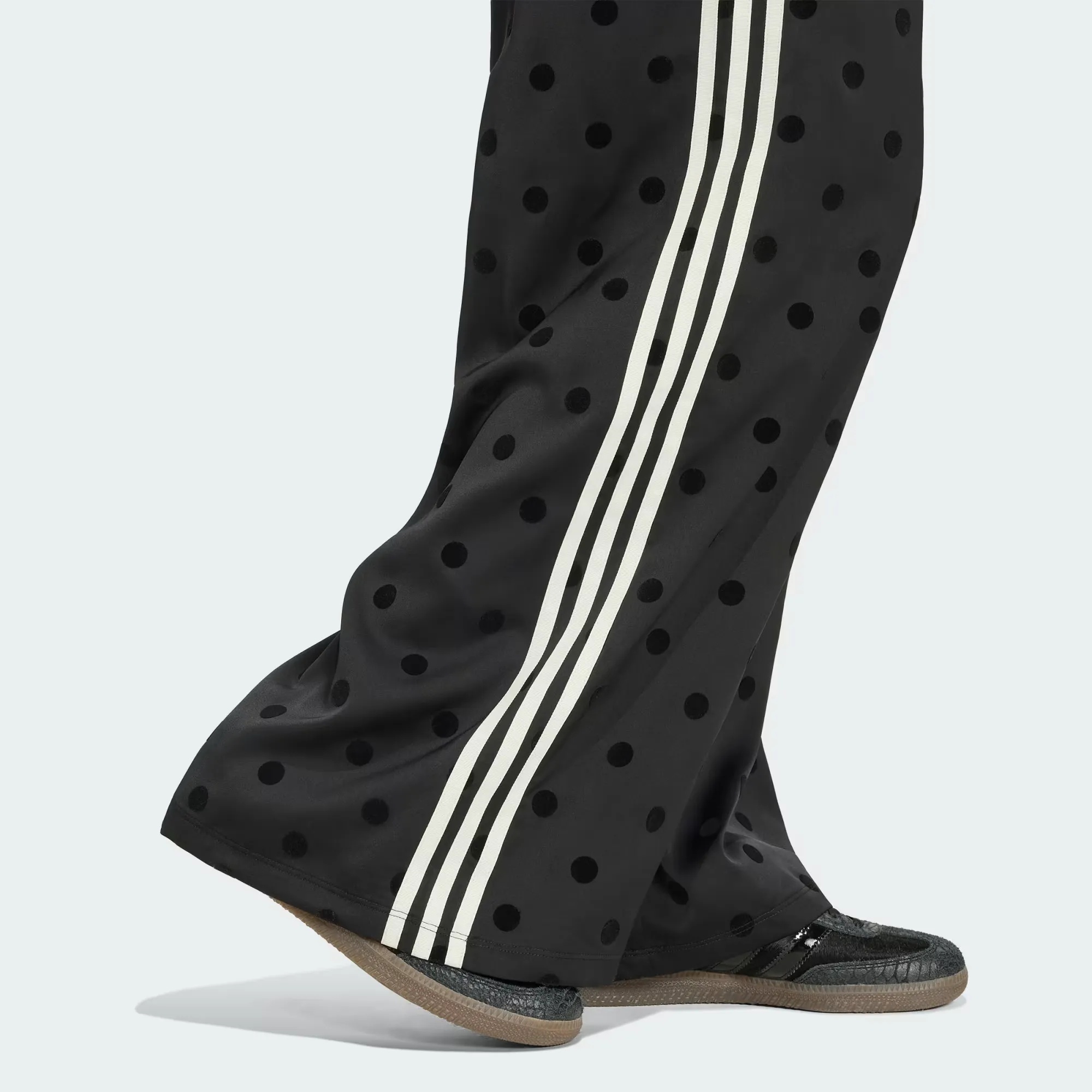 000000_adidas-Originals-Satin-Wide-Leg-Pants-WMNS_BLACK-POLKA-DOTS_KV1169_img5