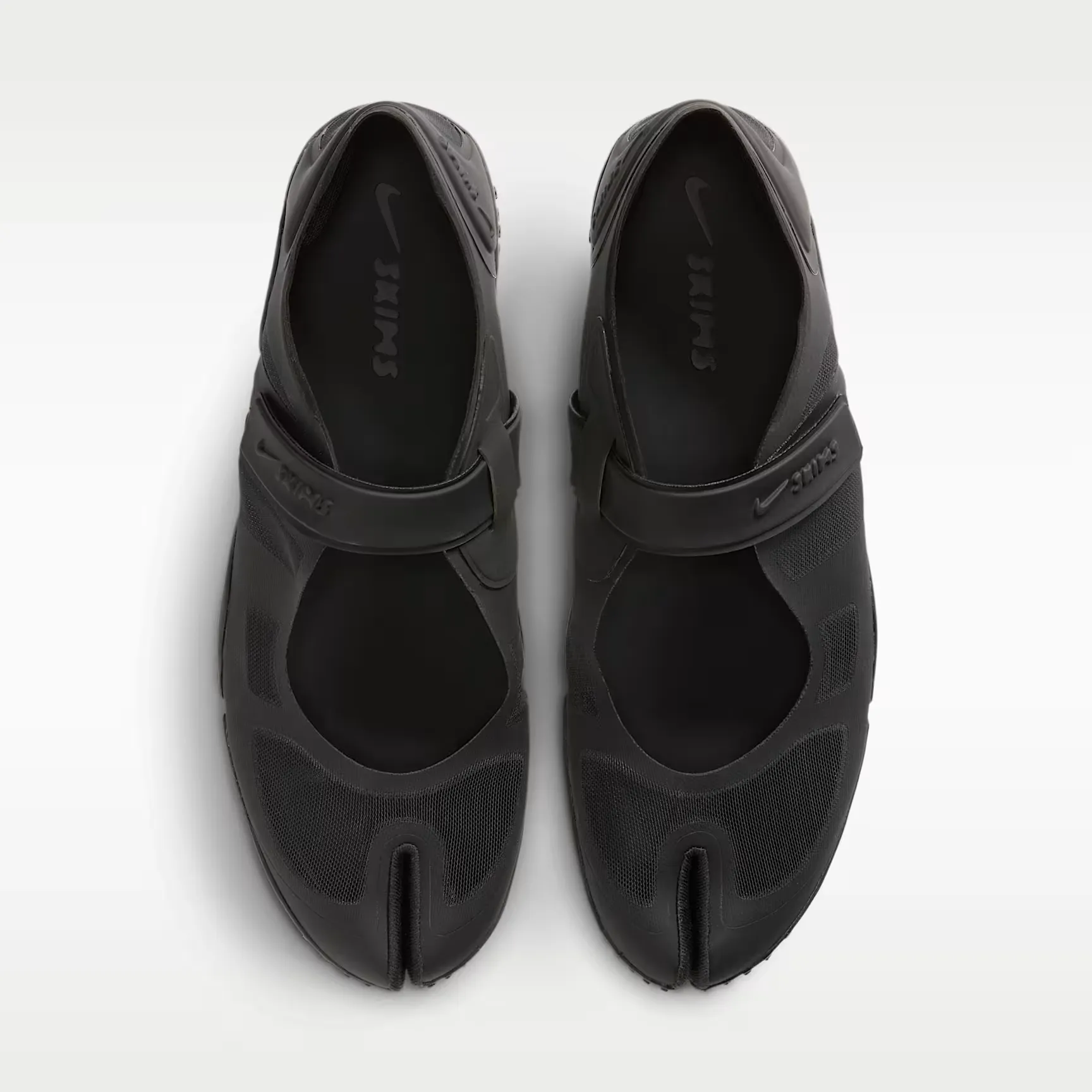 000000_NikeSKIMS-Rift-Mesh-WMNS_BLACK_IO7694-001_img3