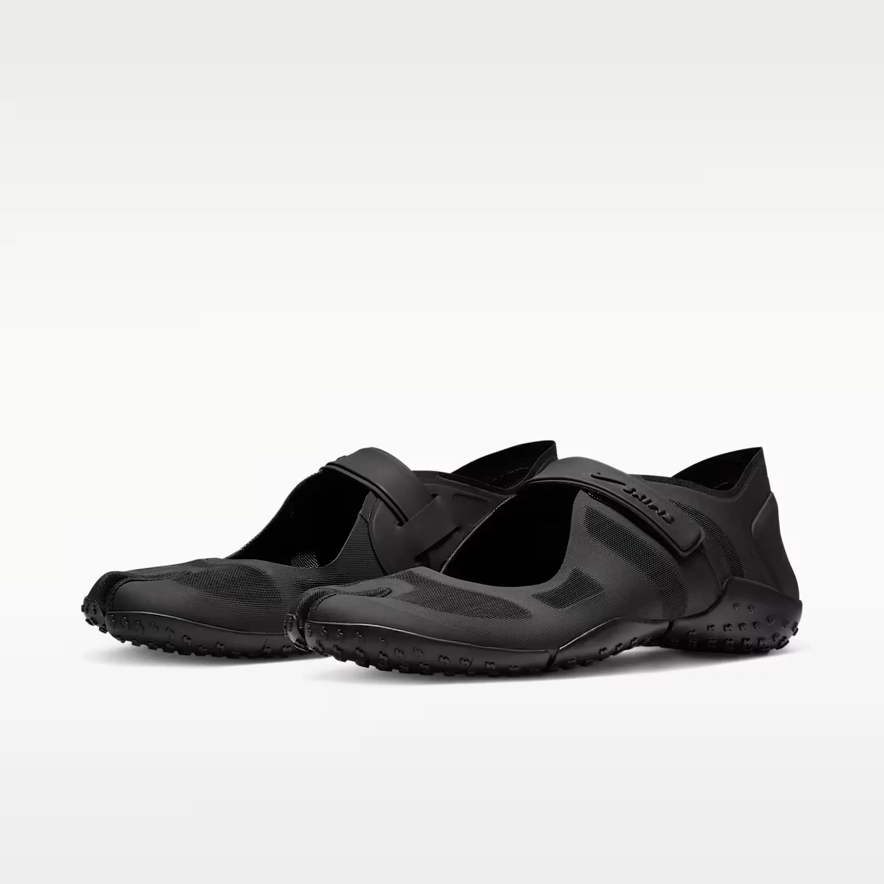 000000_NikeSKIMS-Rift-Mesh-WMNS_BLACK_IO7694-001_img4