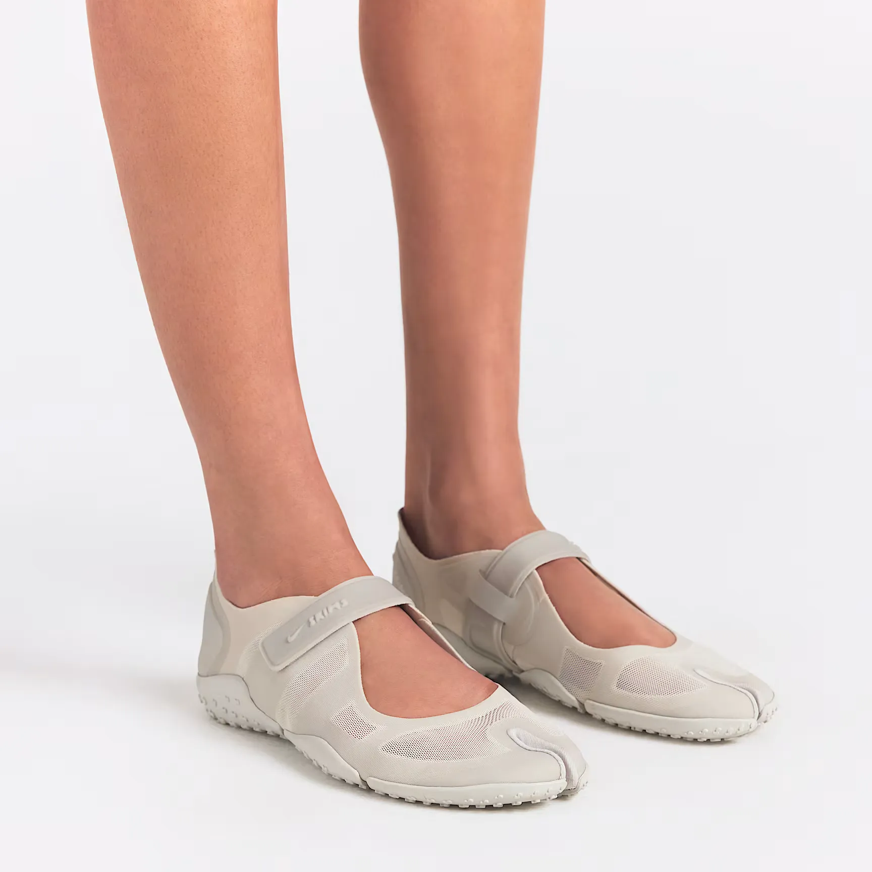 000000_NikeSKIMS-Rift-Mesh-WMNS_LIGHT-BONE-LIGHT-OREWOOD-BROWN_IO7694-002_img9