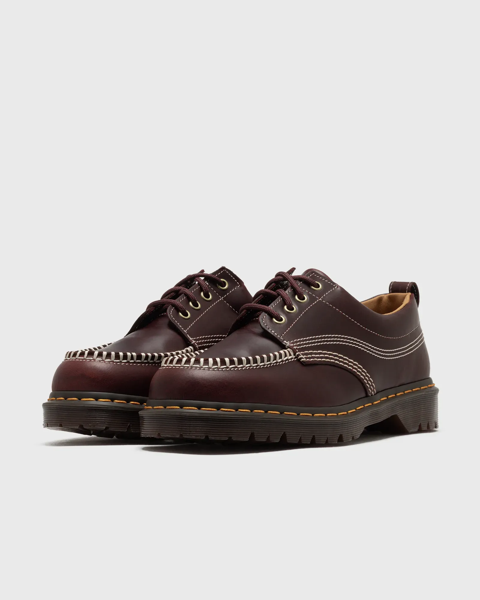 000000_Dr.-Martens-Lowell_CHERRY-RED-ORLEANS_31817600_img1