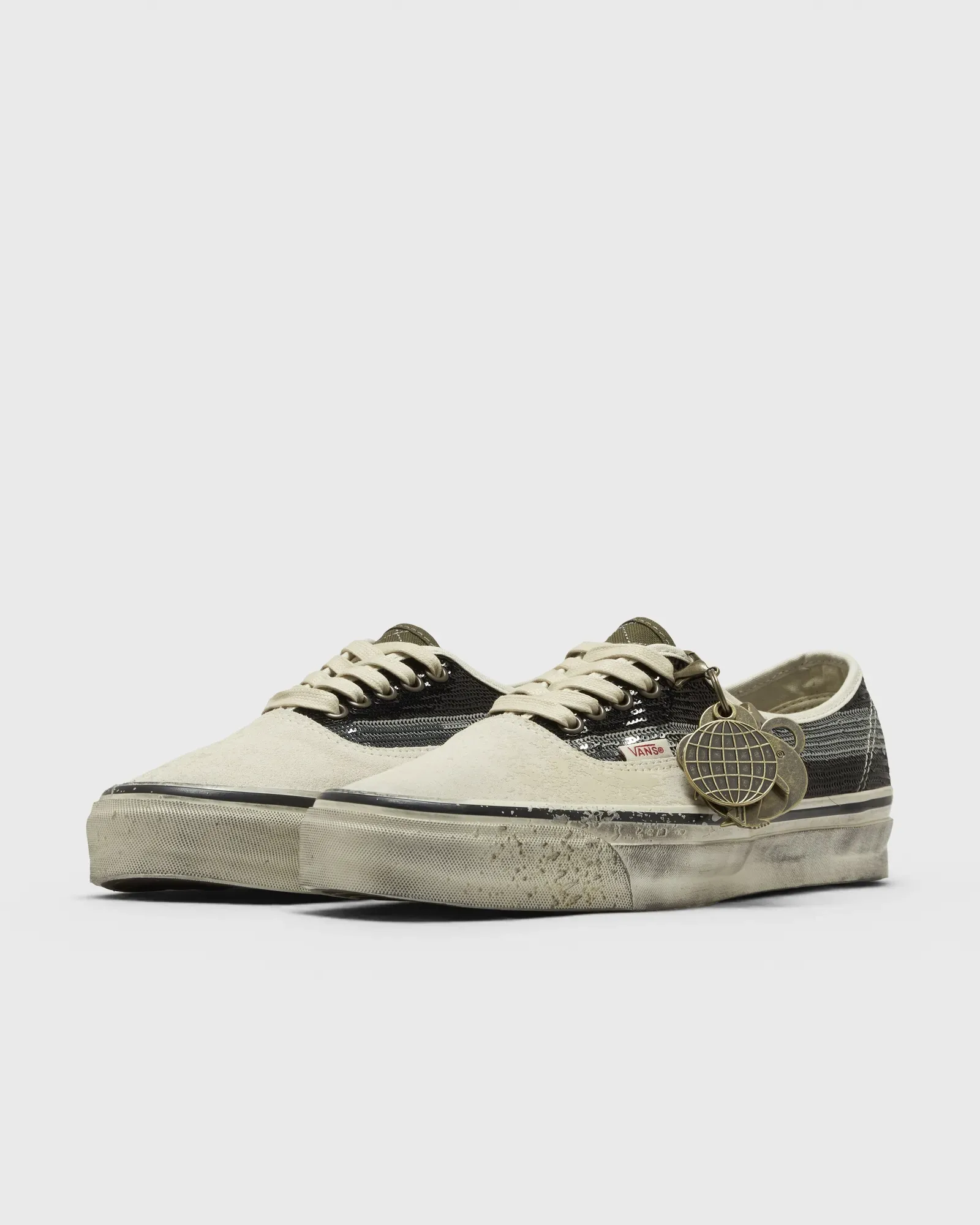 000000_Vans-LX-Authentic-44_BLACK-WHITE_VN000DB8MCG1_img1