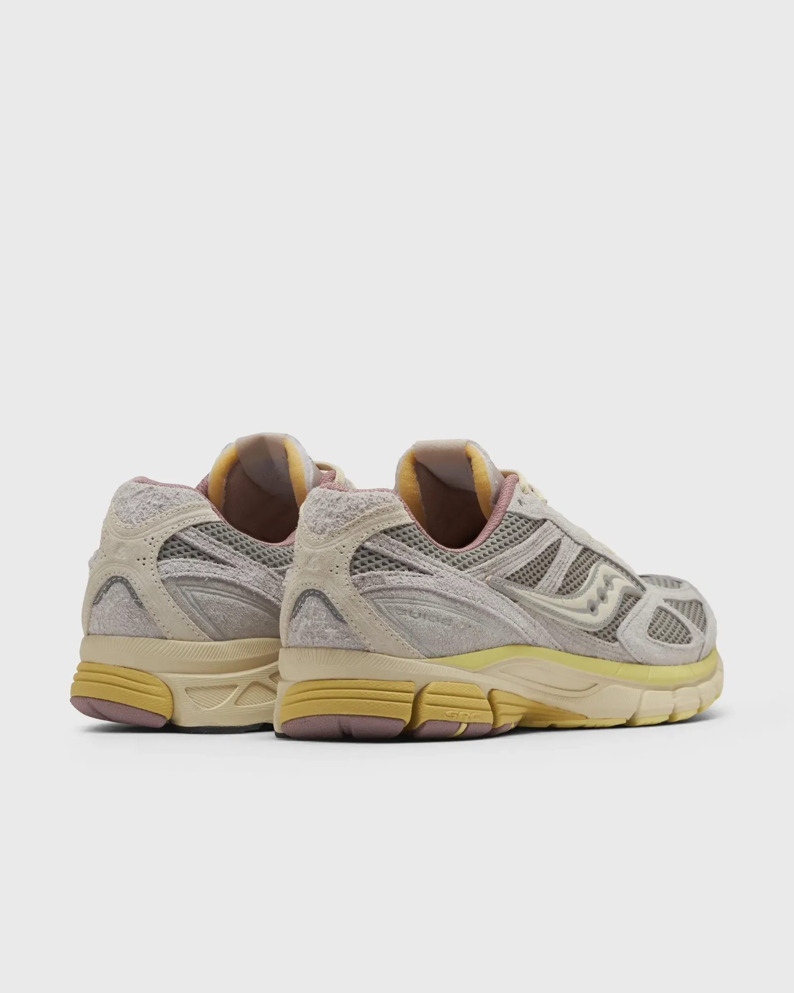 000000_Saucony-x-3sixteen-ProGrid-Guide-7_GRAPHITE_S71044-1_img3