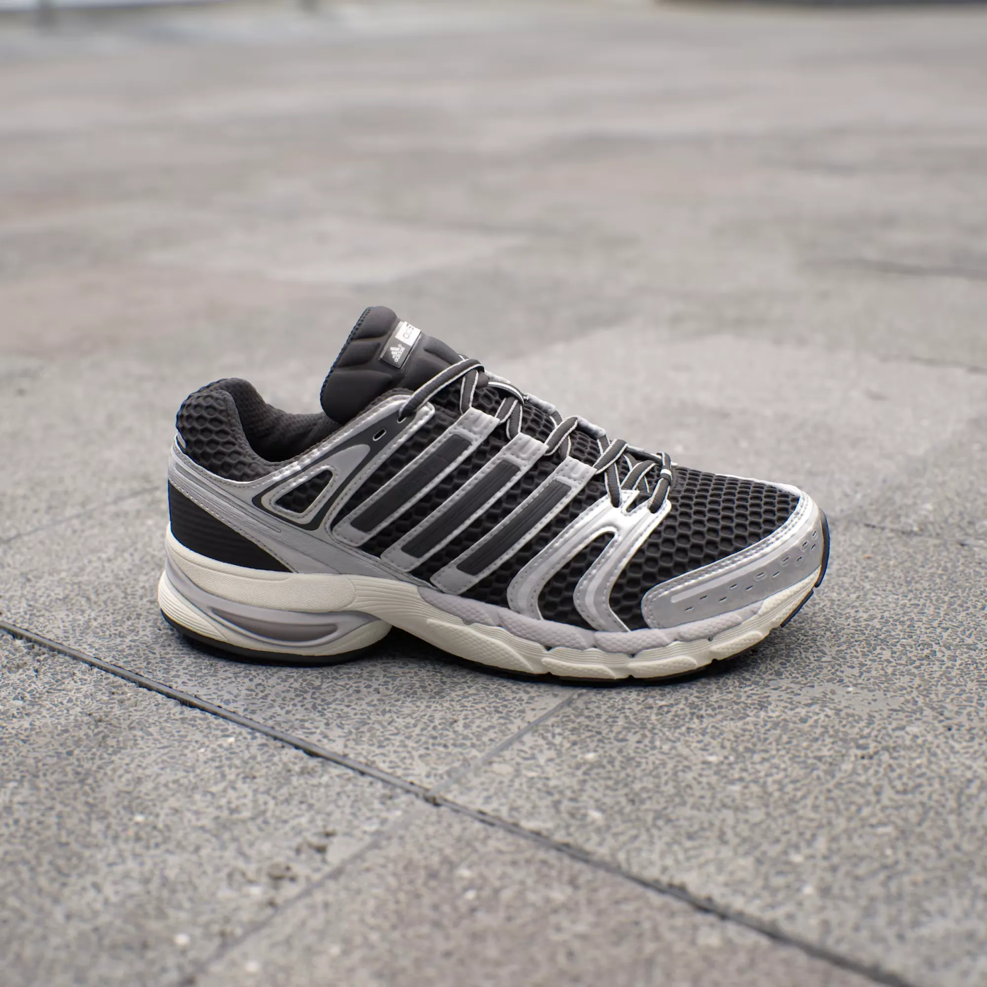 000000_adidas-Adistar-Control-5_CORE-BLACK-SILVER-METALLIC_KI6120_img1