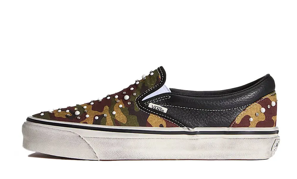 000000_Vans-Premium-Classic-Slip-On_CAMO-BLACK_VN000D9PCAK_img0
