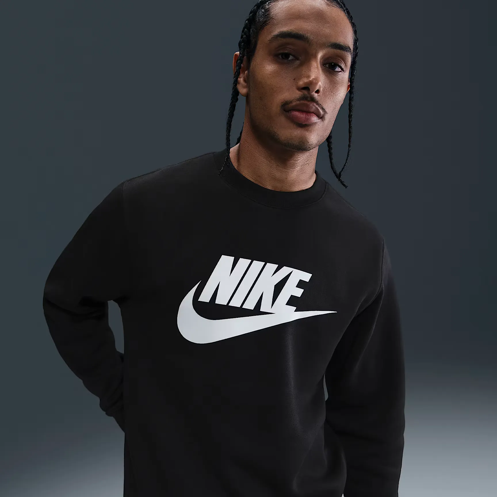 000000_Nike-Sportswear-Club-Fleece-Graphic-Crewneck_BLACK-WHITE_FN3890-010_img0