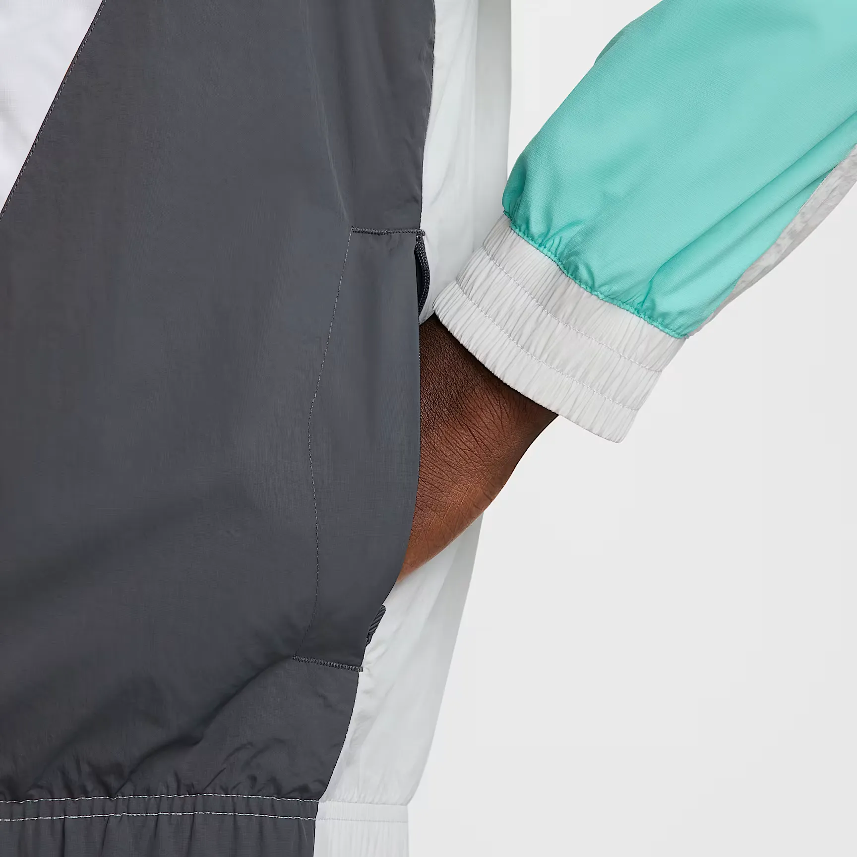 000000_Nike-Air-Woven-Track-Top_PHOTON-DUST-IRON-GREY-TROPICAL-TWIST_HM0167-025_img4