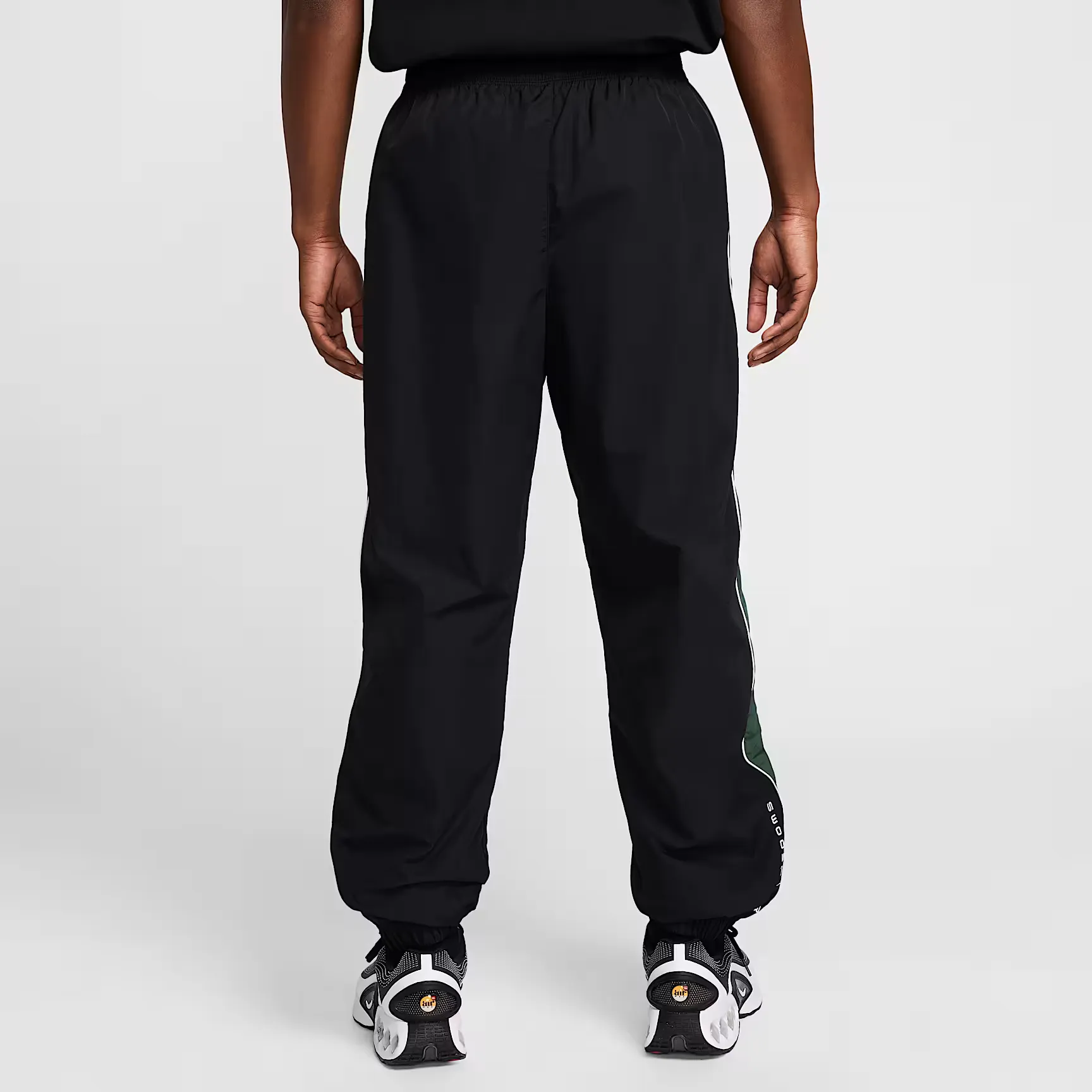 000000_Nike-Sportswear-Air-Woven-Pants_BLACK-FIR_HM0170-011_img1