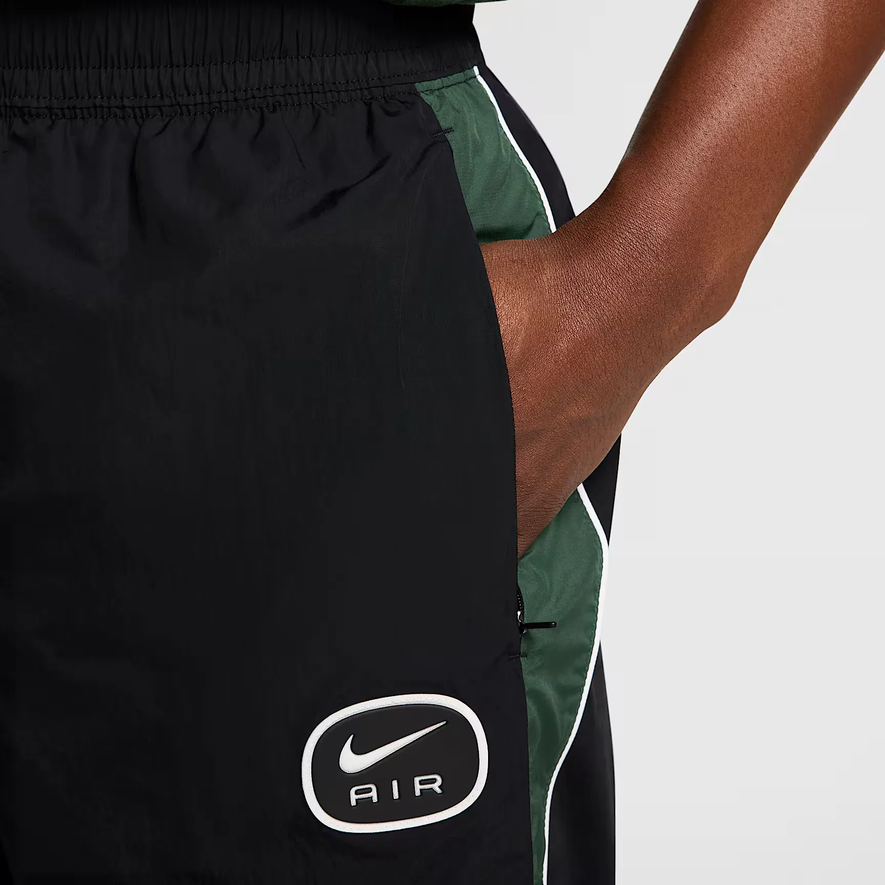 000000_Nike-Sportswear-Air-Woven-Pants_BLACK-FIR_HM0170-011_img3