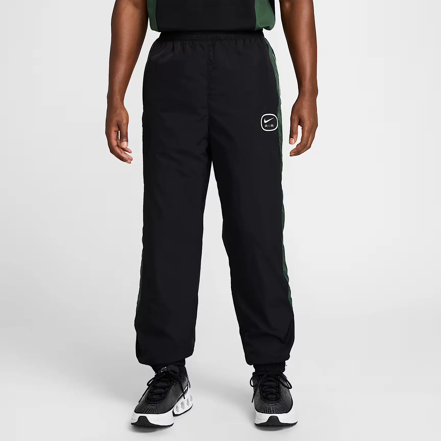 000000_Nike-Sportswear-Air-Woven-Pants_BLACK-FIR_HM0170-011_img0