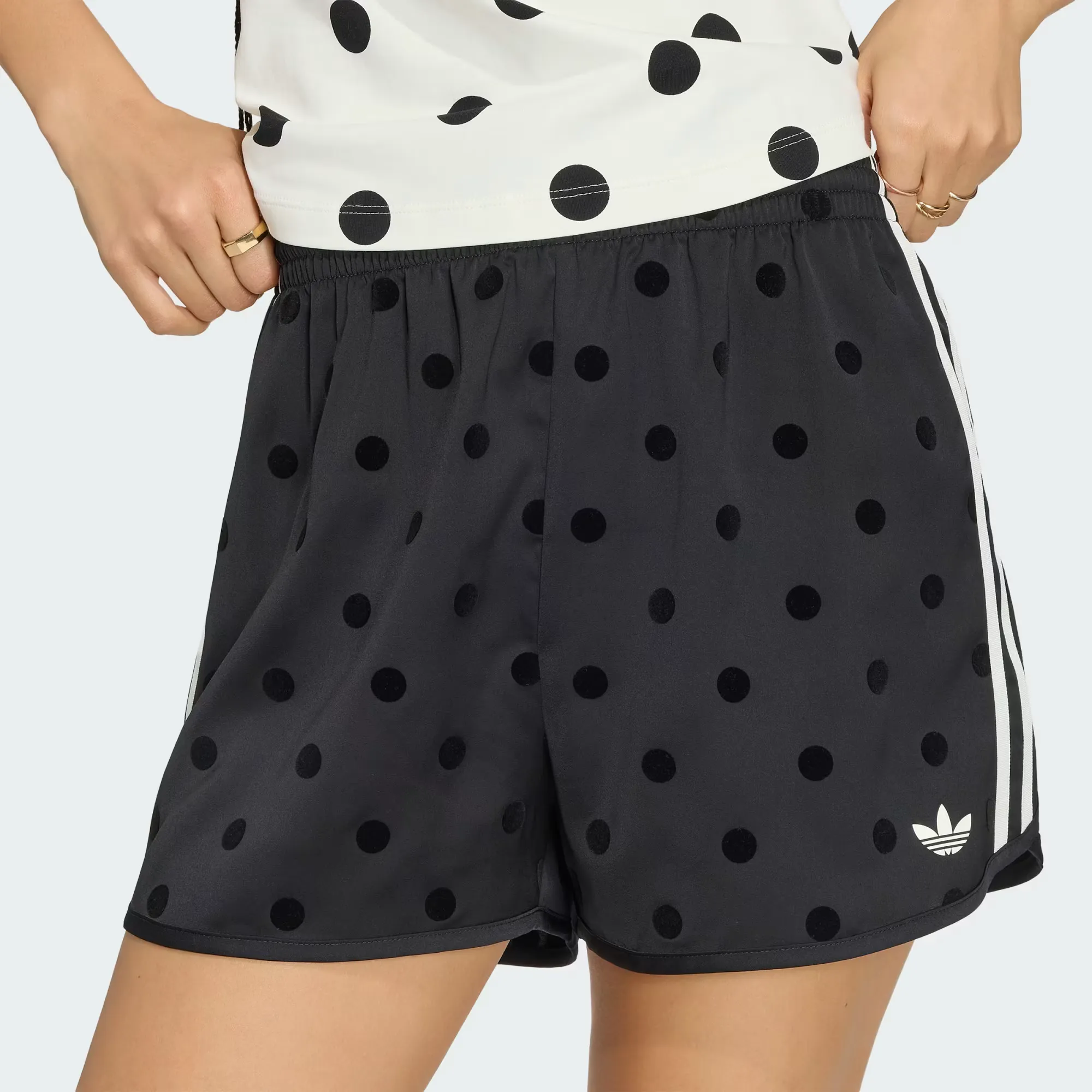 000000_adidas-Polka-Dots-Sprinter-Short-WMNS_BLACK_KV1172_img4