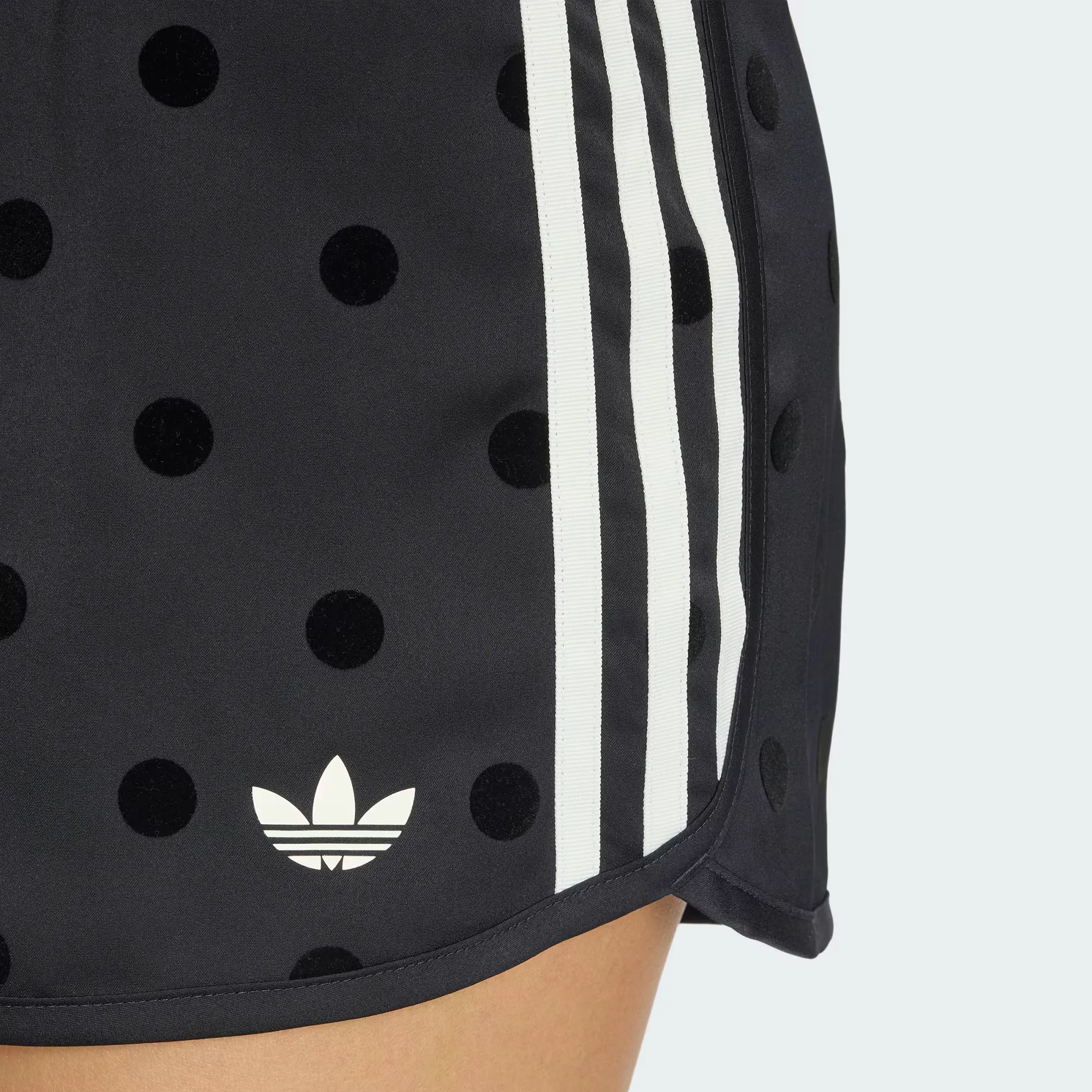 000000_adidas-Polka-Dots-Sprinter-Short-WMNS_BLACK_KV1172_img5