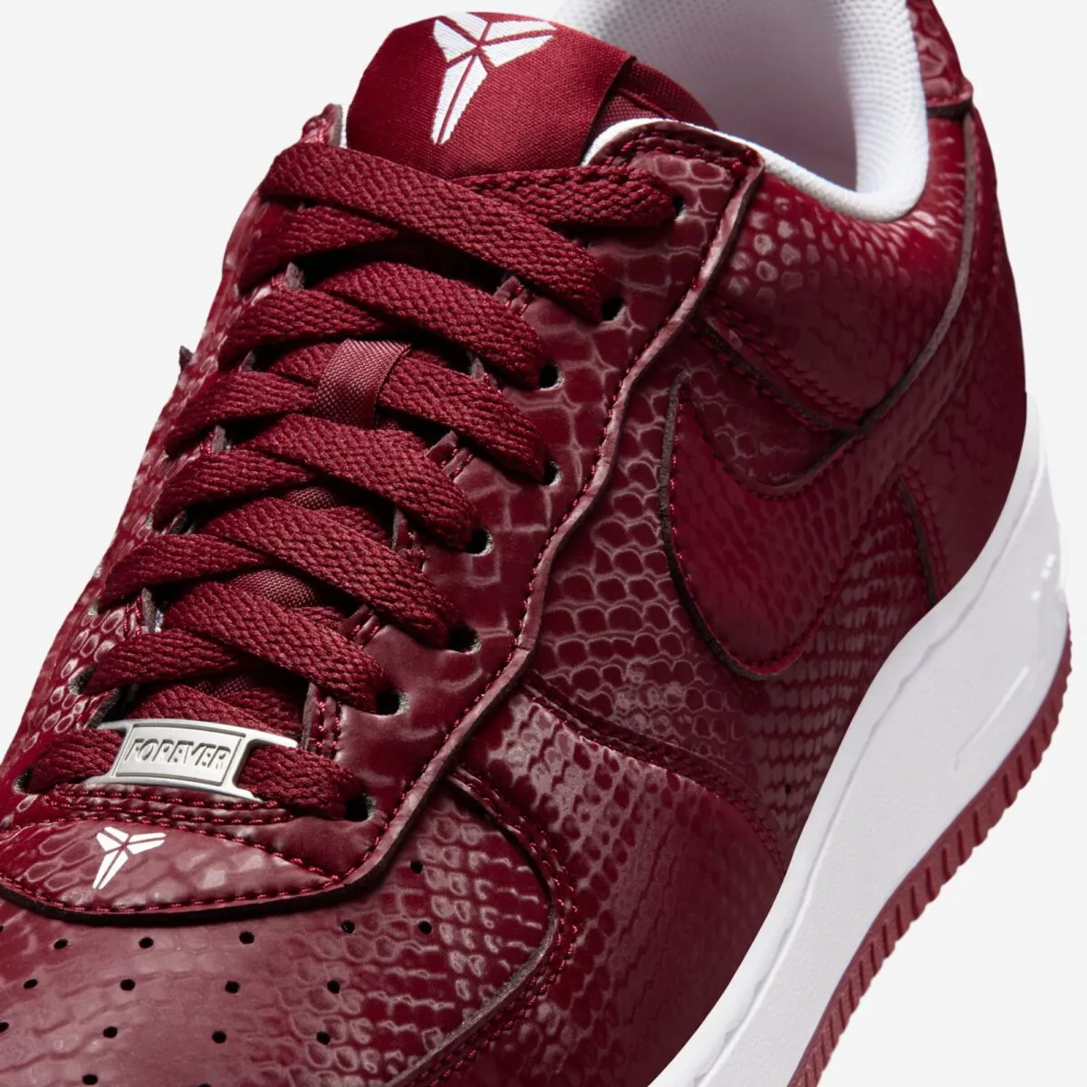 000000_Kobe-Bryant-x-Nike-Air-Force-1-Low_TEAM-RED-WHITE_IB0018-600_img5