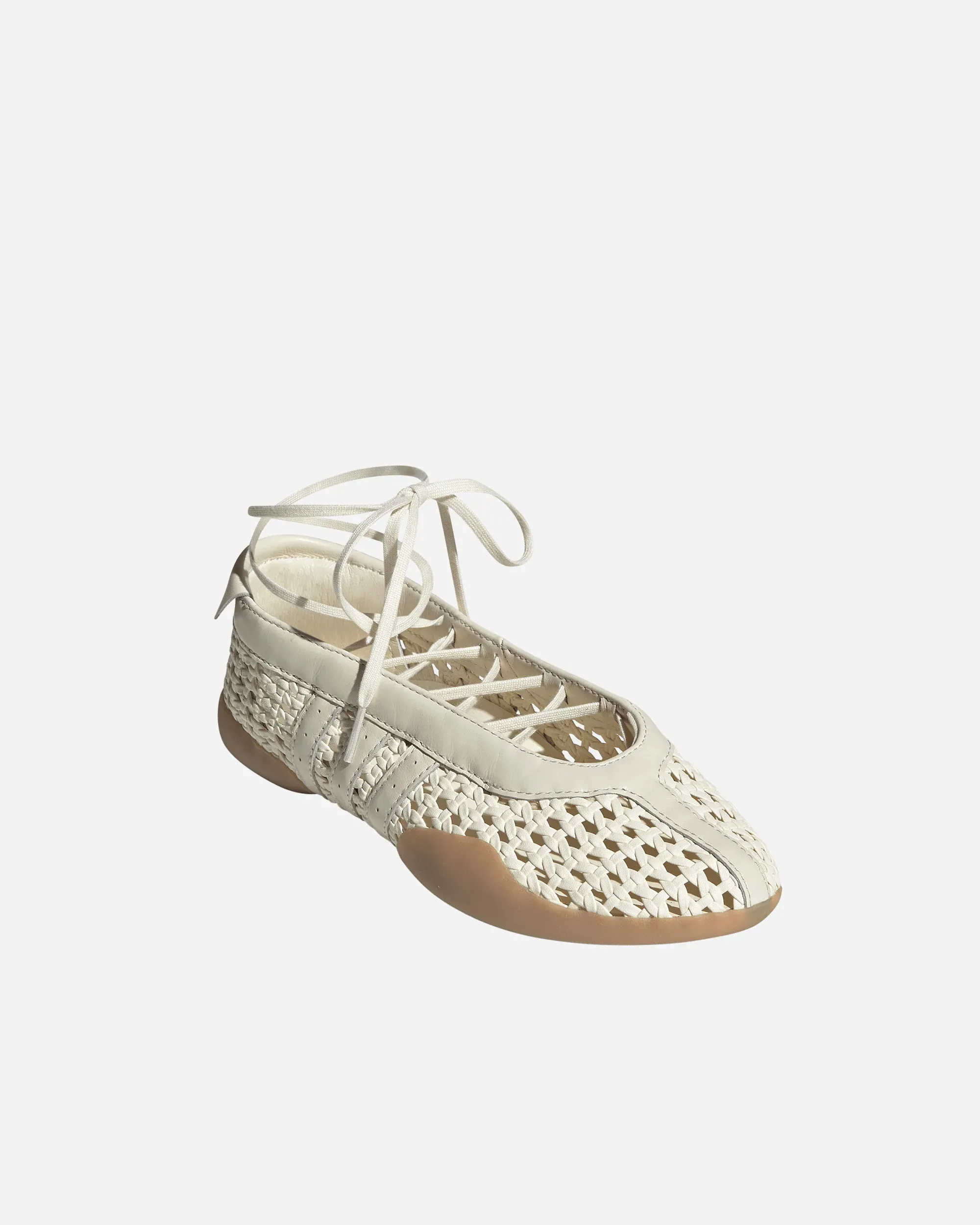 000000_adidas-Originals-Taekwondo-Mei-Ballet-WMNS_CREWHT-CREWHT-GUM4_KI3582_img1