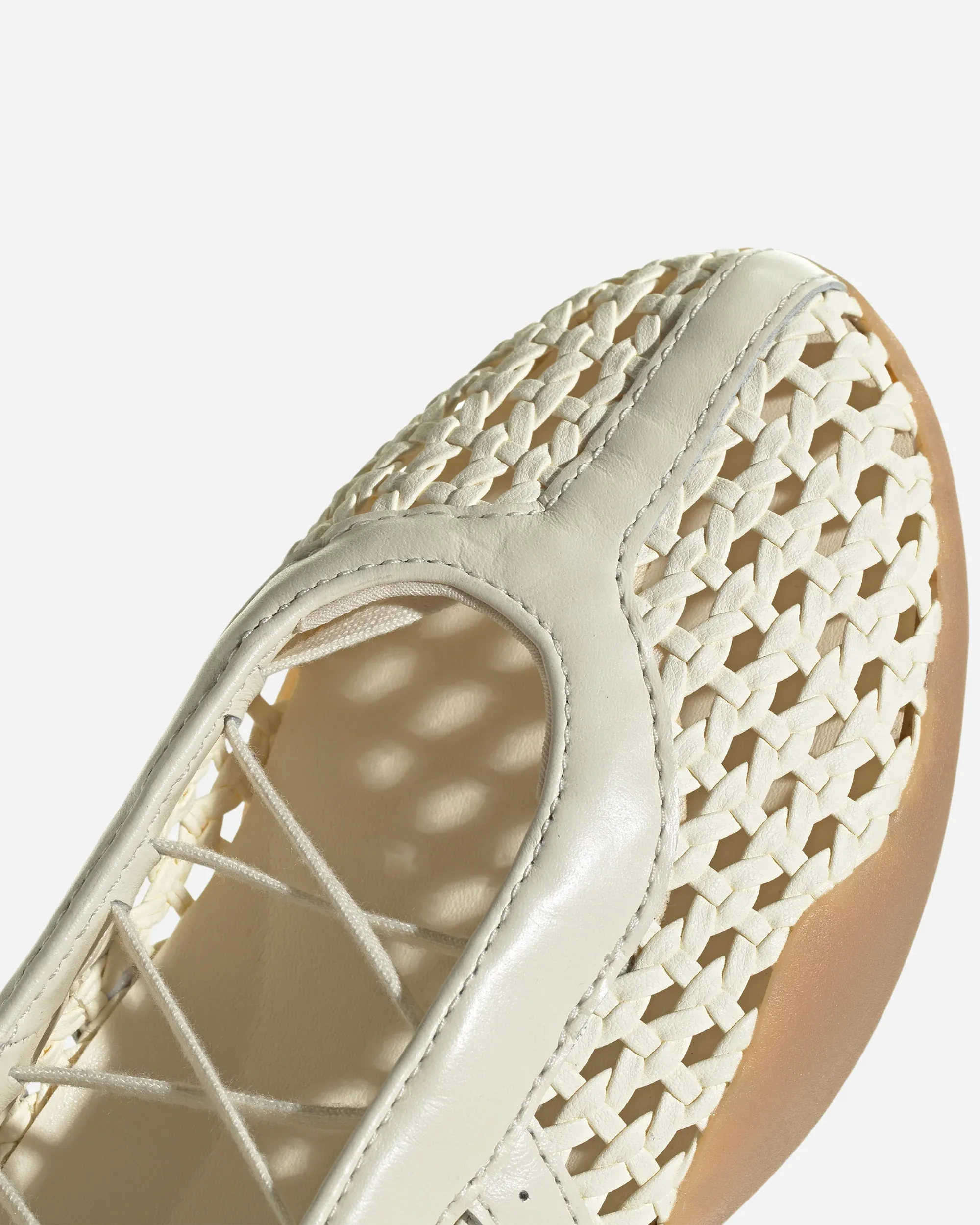 000000_adidas-Originals-Taekwondo-Mei-Ballet-WMNS_CREWHT-CREWHT-GUM4_KI3582_img4