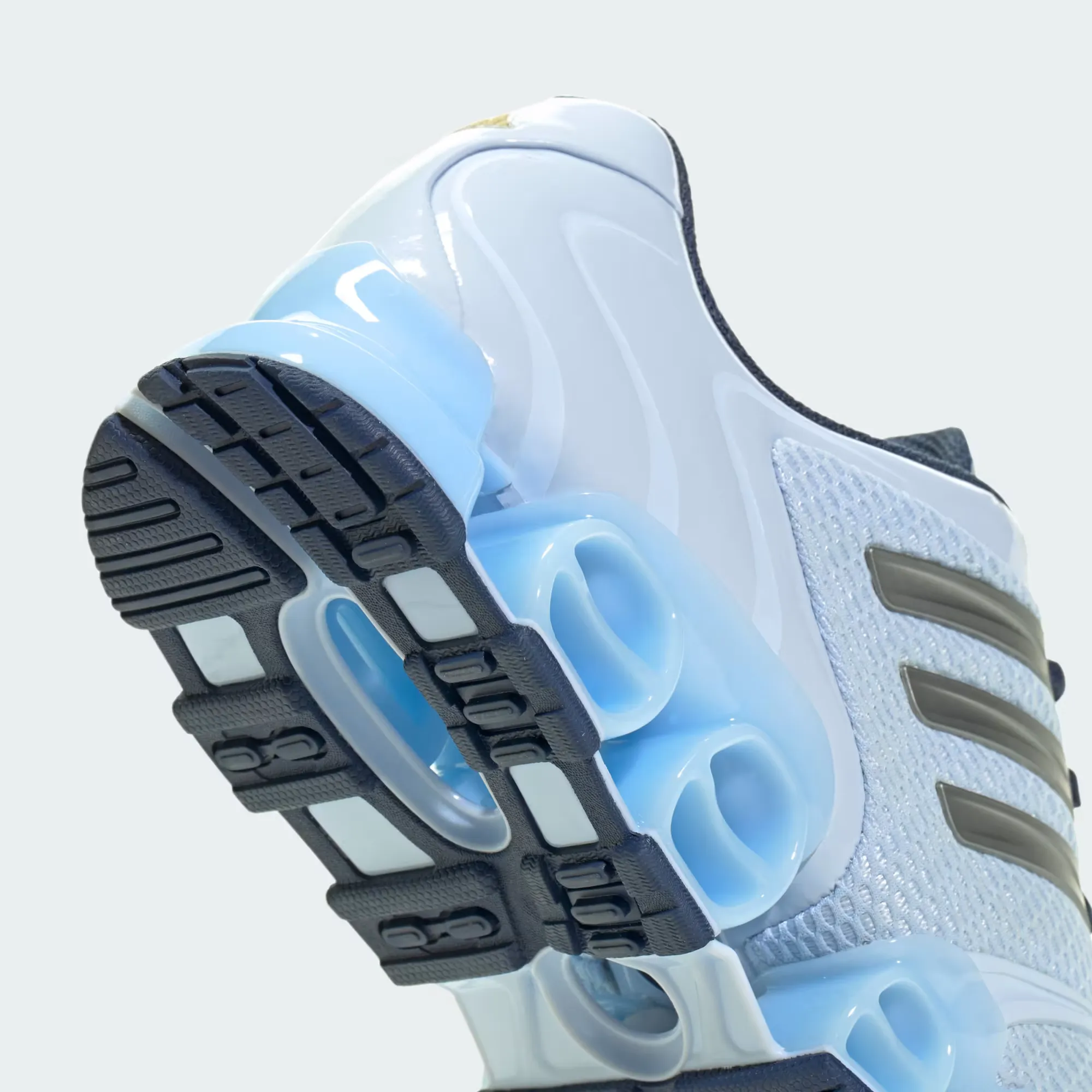 000000_adidas-Mega-Ghostride-WMNS_CRYSTAL-SKY_IH4496_img8