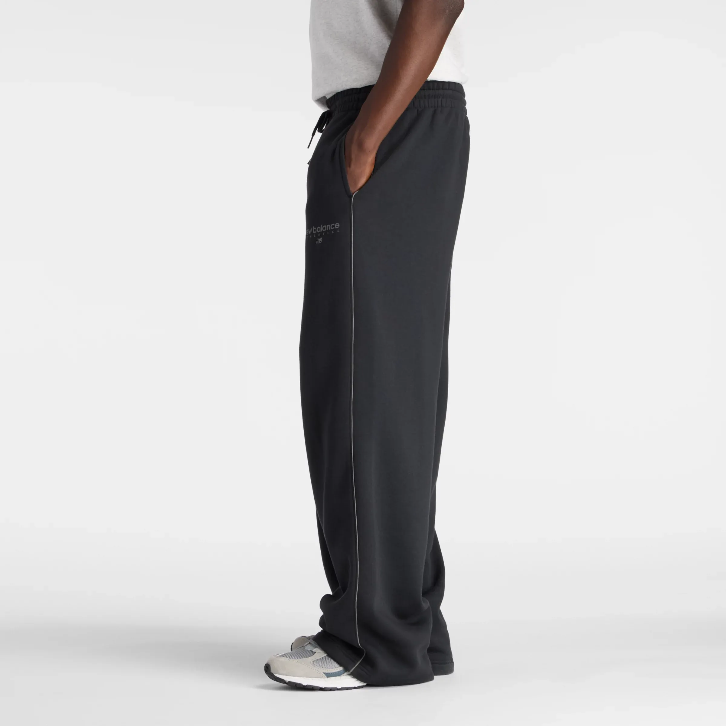 000000_New-Balance-Athletics-Trackside-Fleece-Pant_BLACK-CASTLEROCK_MB61M77EBK_img1