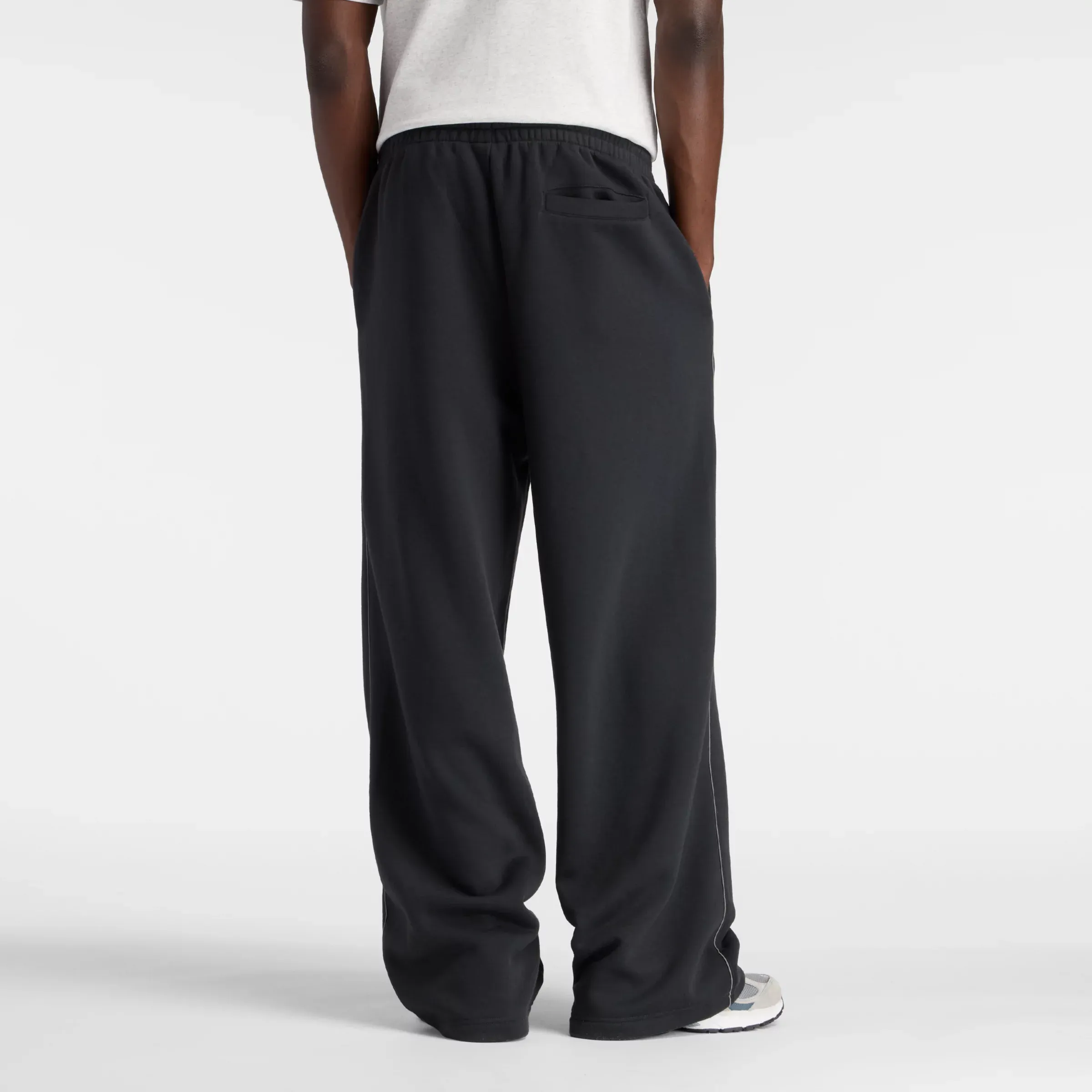 000000_New-Balance-Athletics-Trackside-Fleece-Pant_BLACK-CASTLEROCK_MB61M77EBK_img2