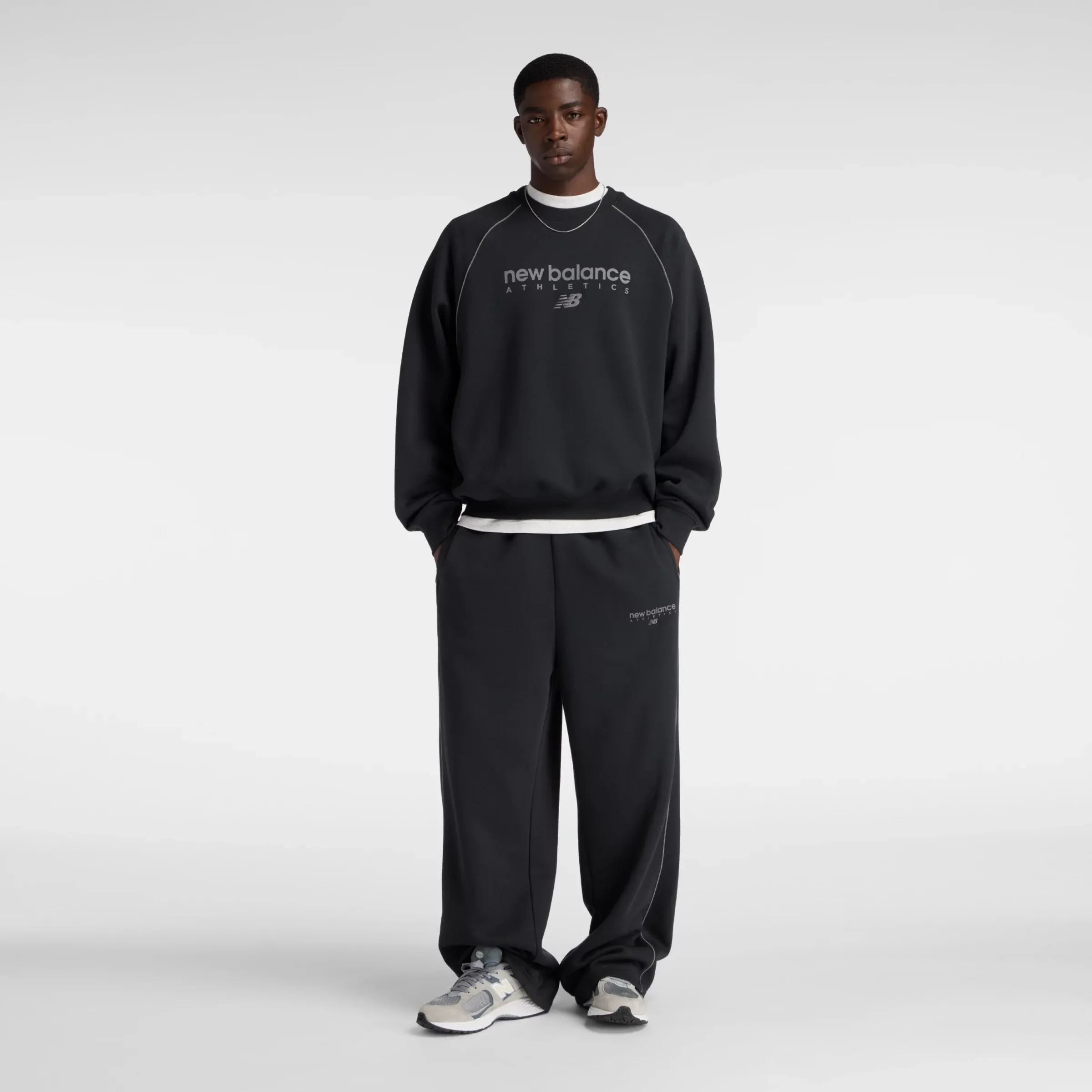 000000_New-Balance-Athletics-Trackside-Fleece-Crew_BLACK-CASTLEROCK_MT61U4JOBK_img1