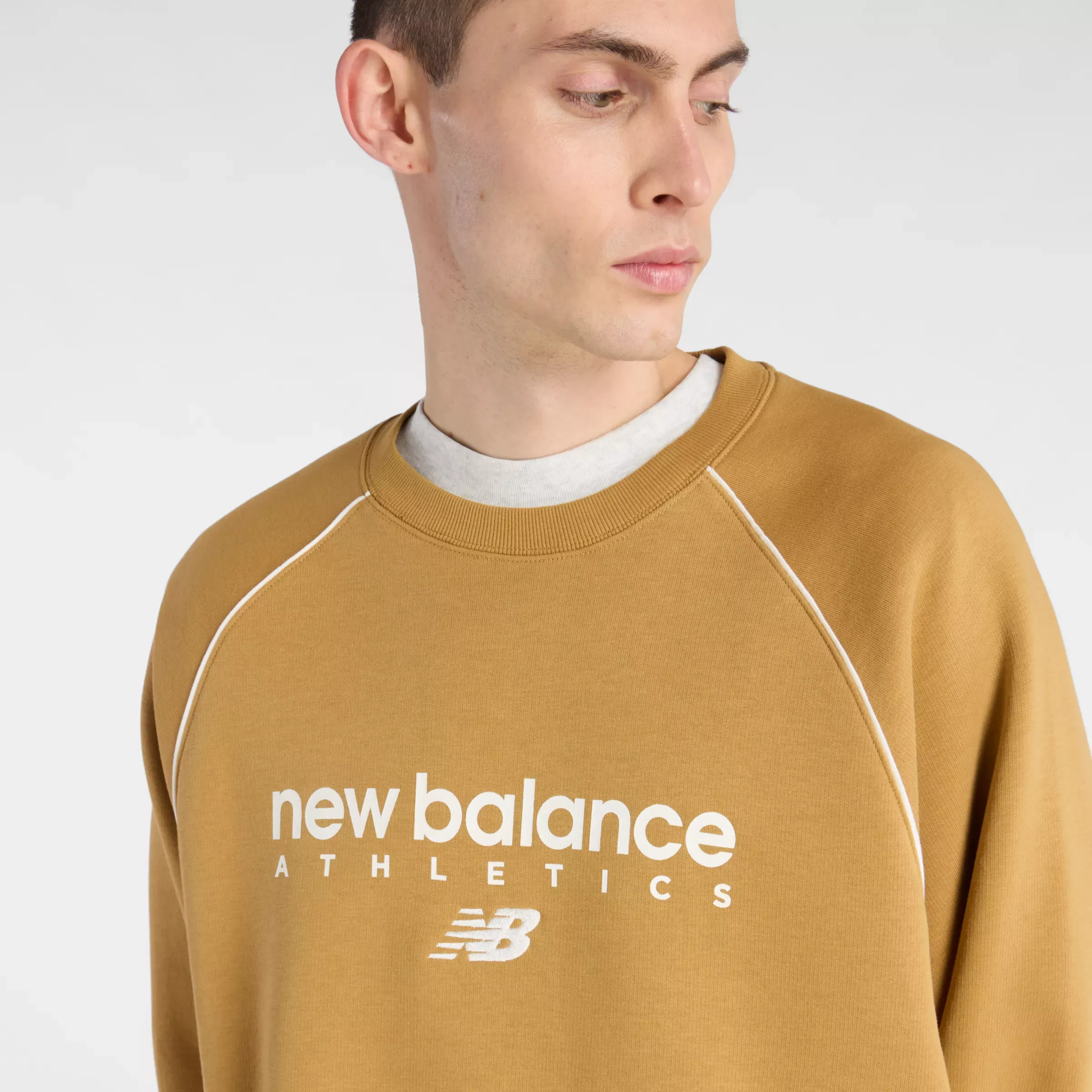 000000_New-Balance-Athletics-Trackside-Fleece-Crew_STUCCO-SEA-SALT_MT61U4JOABG_img2
