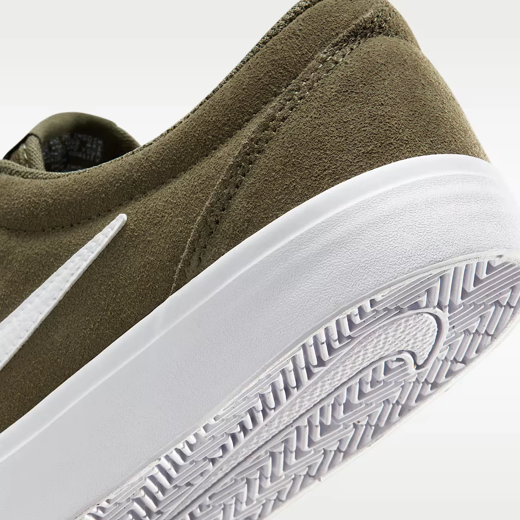 000000_Nike-SB-Charge-Suede_MEDIUM-OLIVE-BLANC_IB2750-200_img7