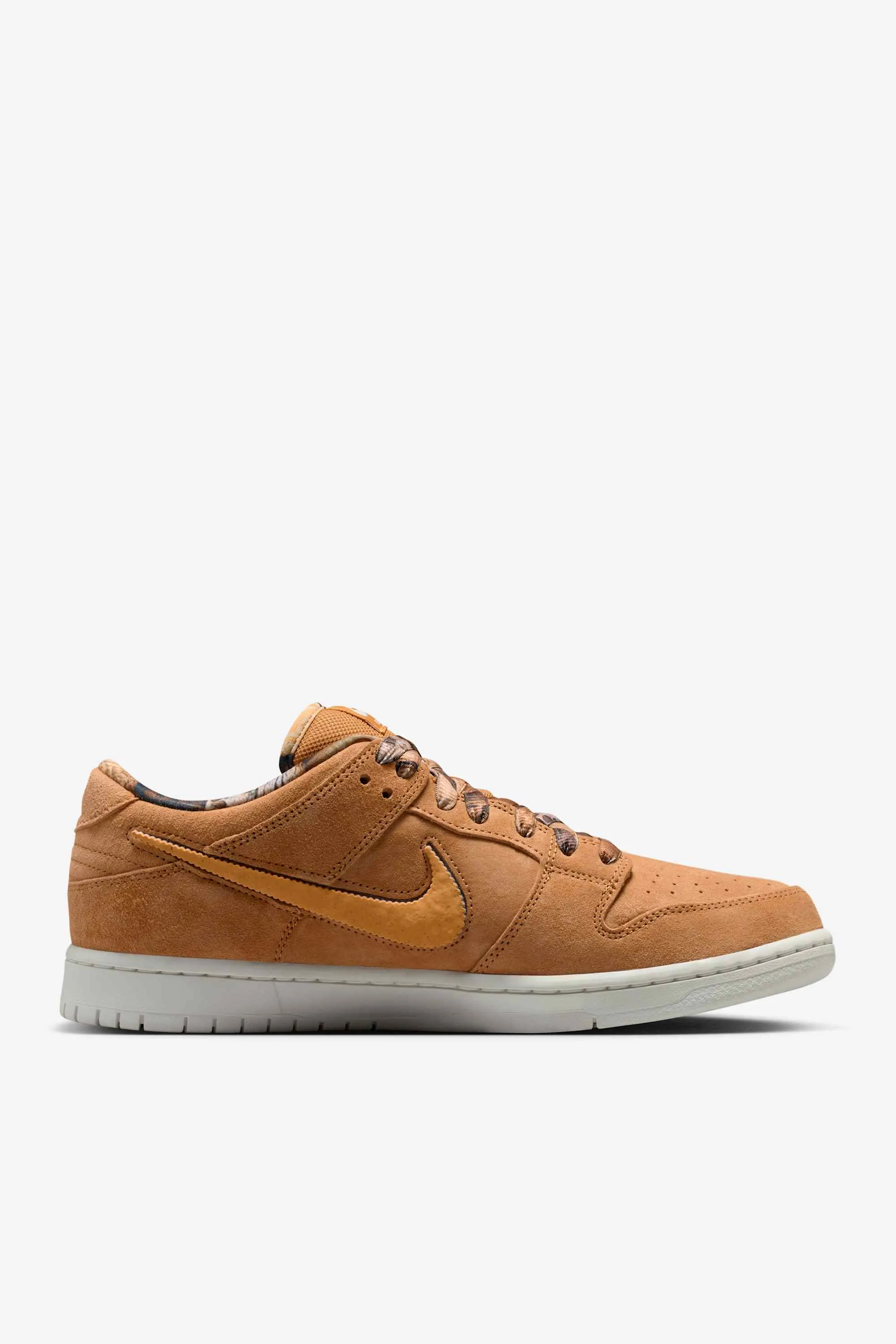 000000_NOTE-Manchester-x-Nike-SB-Dunk-Low_FLAX-AND-SUMMIT-WHITE_IO9508-200_img2