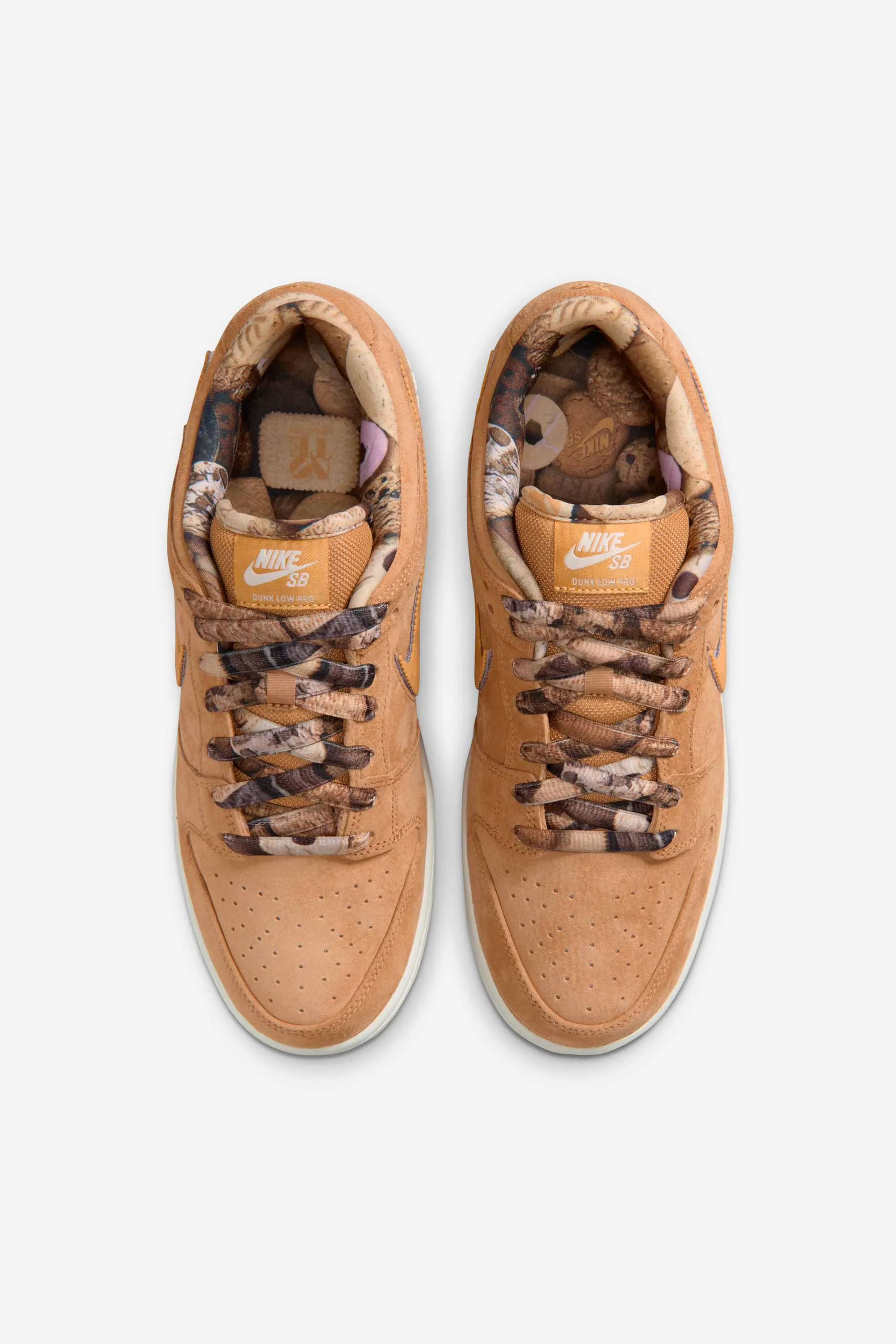 000000_NOTE-Manchester-x-Nike-SB-Dunk-Low_FLAX-AND-SUMMIT-WHITE_IO9508-200_img3