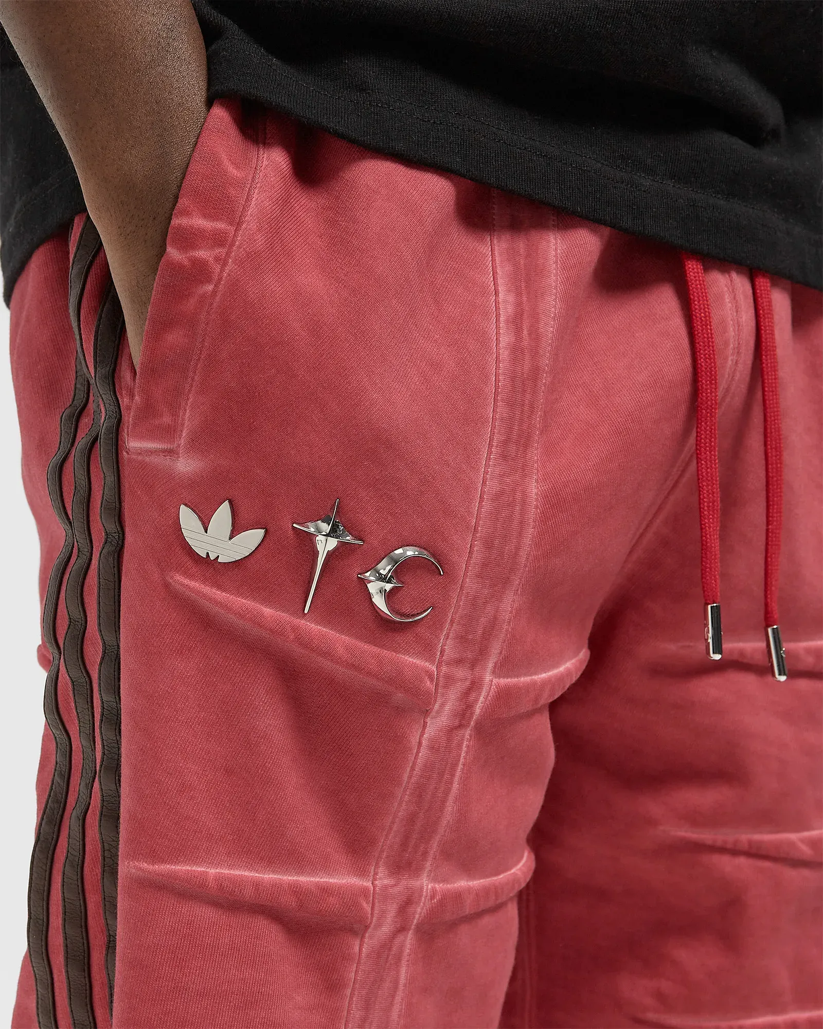 000000_Thug-Club-x-adidas-Sweat-Jort_POWER-RED_KF6911_img3