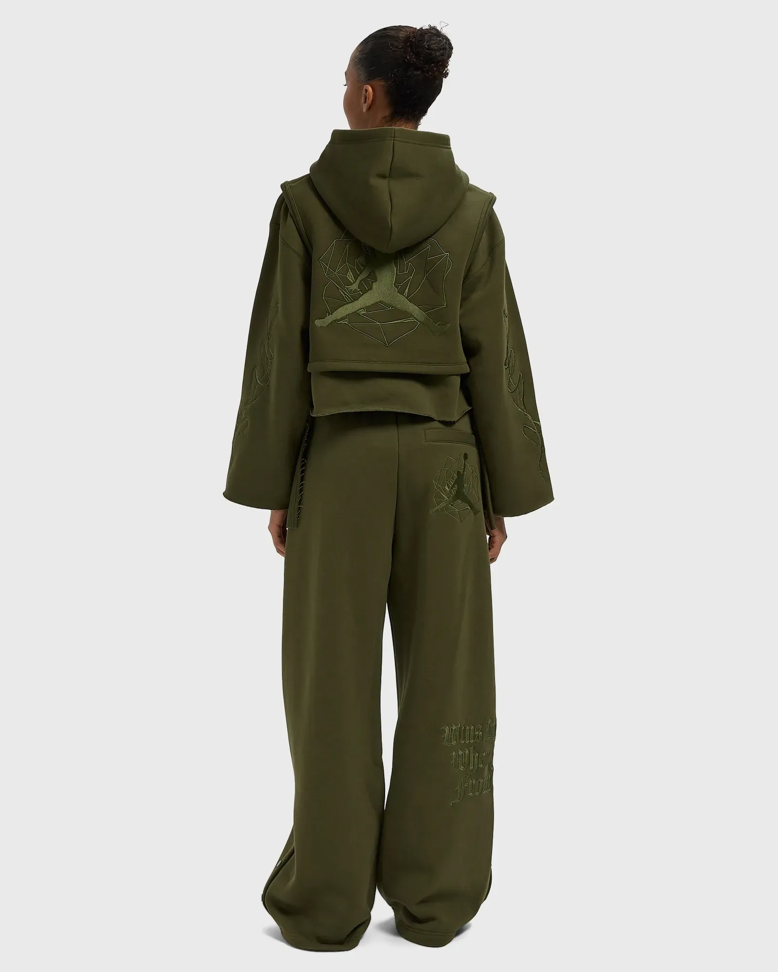 000000_Jordan-x-Teyana-WMNS-Layer-Hoodie-SP_MEDIUM-OLIVE_IM6257-326_img2
