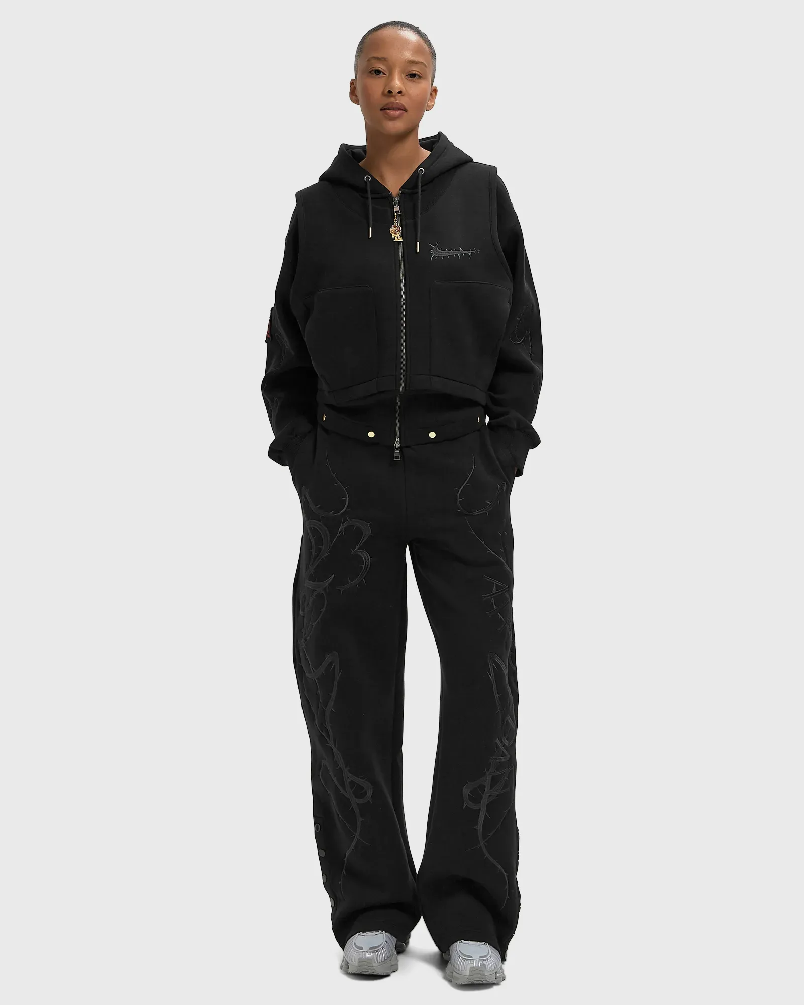 000000_Jordan-x-Teyana-Taylor-WMNS-Jumpsuit-SP_BLACK-GYM-RED_IM6350-010_img1