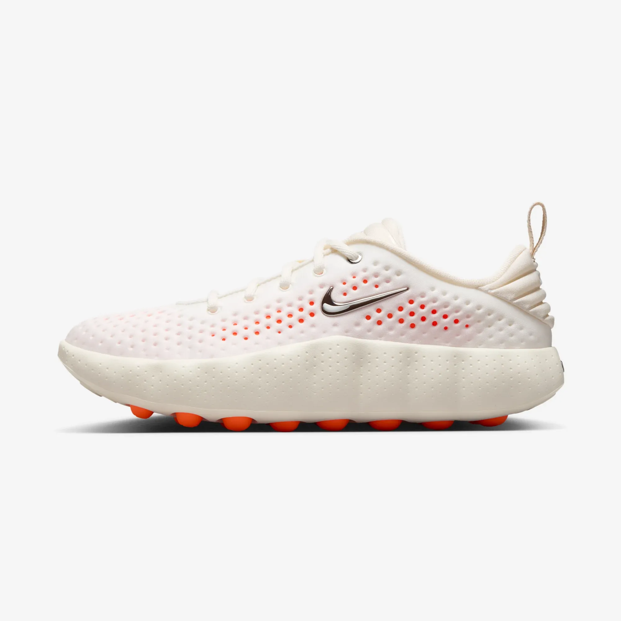 000000_Nike-Mind-002-WMNS_SAIL-HYPER-CRIMSON_HQ4310-100_img0