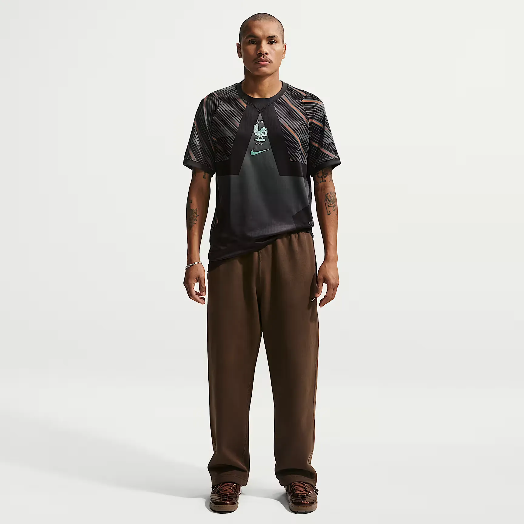 000000_Nike-Dri-FIT-FFF-2026-Stadium-Replica-Gardien-de-but_Noir-Medium-Ash_IB5304-010_img3